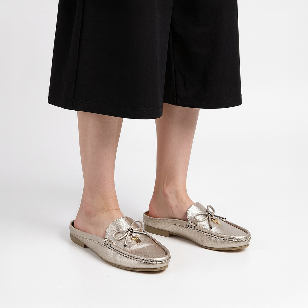 حذاء ميول سهل الارتداء بتفاصيل فيونكة من لو كونفورت-women-shoes-flats-mules-image-2