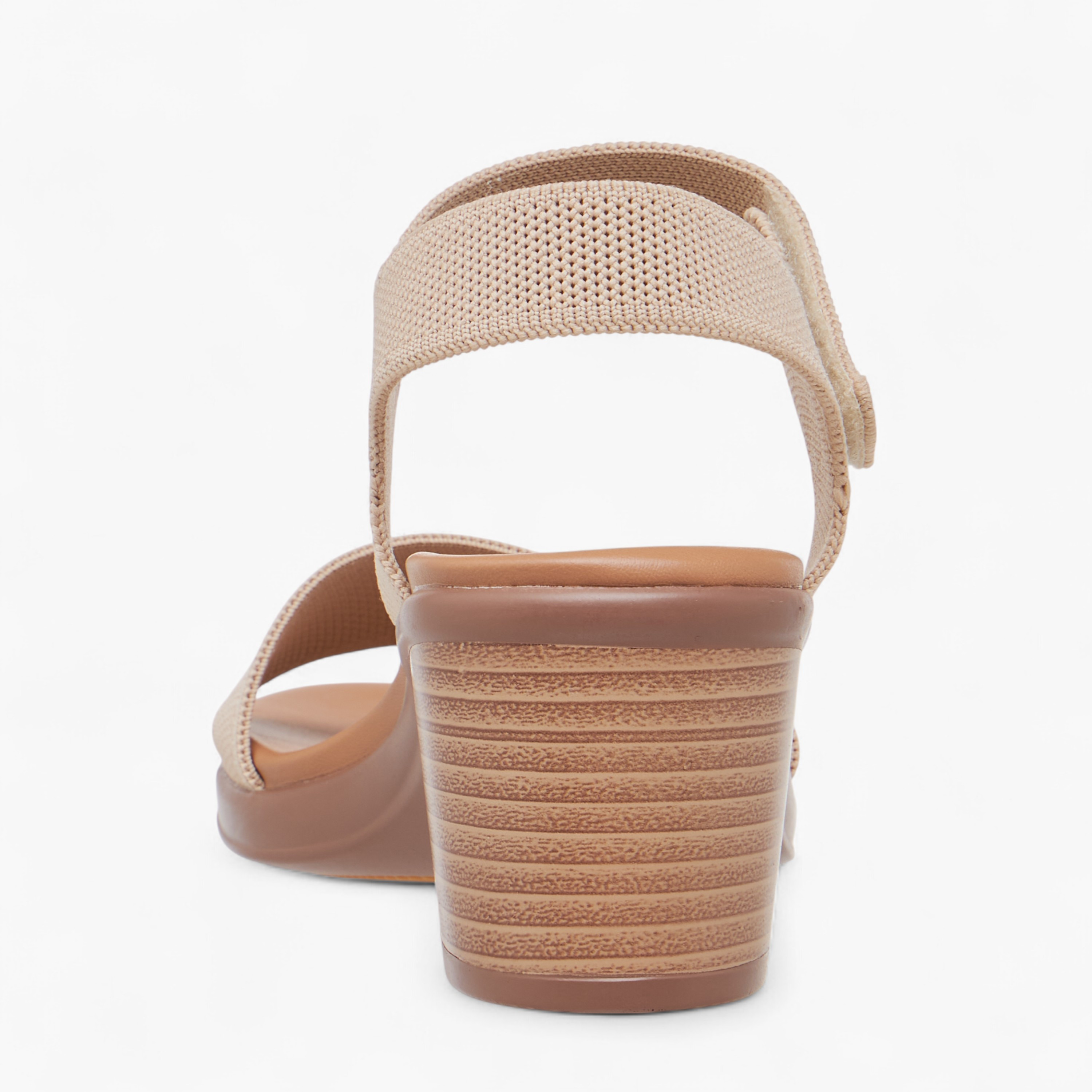 صندل بارز الملمس بشبكة فلاينت وكعب سميك من لو كونفورت-women-shoes-sandals-heeled-image-5