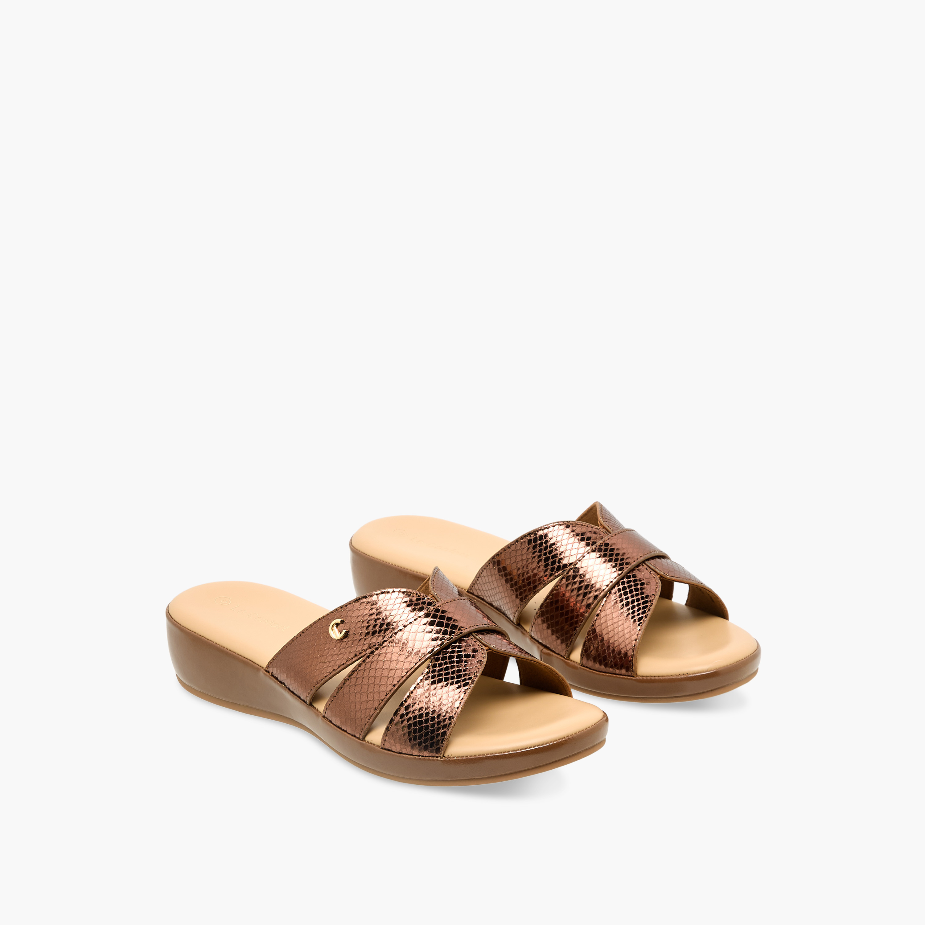 صندل نسائي بحزام متقاطع بارز الملمس من لو كونفورت-women-shoes-sandals-heeled-image-1