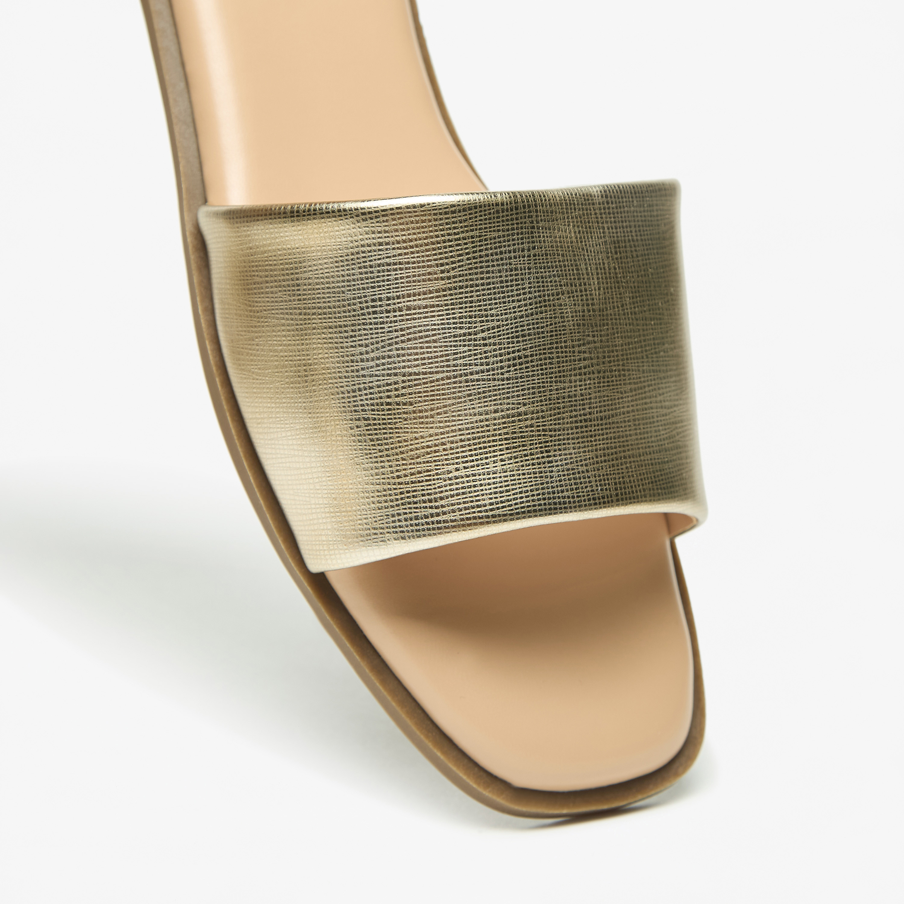 شبشب سادة سهل الارتداء للنساء من سيليست-women-shoes-flats-sandals-image-9
