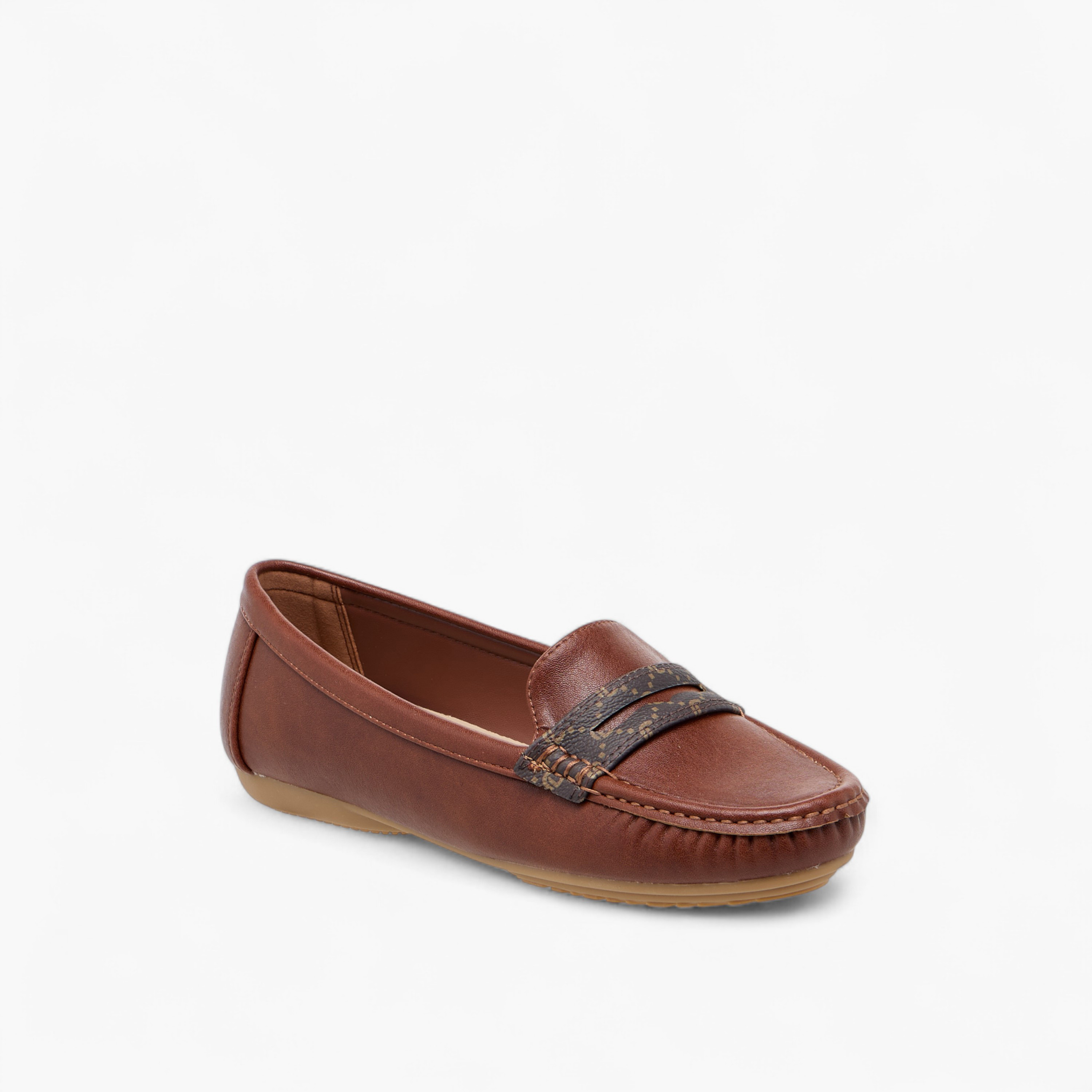 حذاء موكاسين سهل الارتداء بطبعات مونجرام من لو كونفورت-women-shoes-loafersandmoccasins-image-2