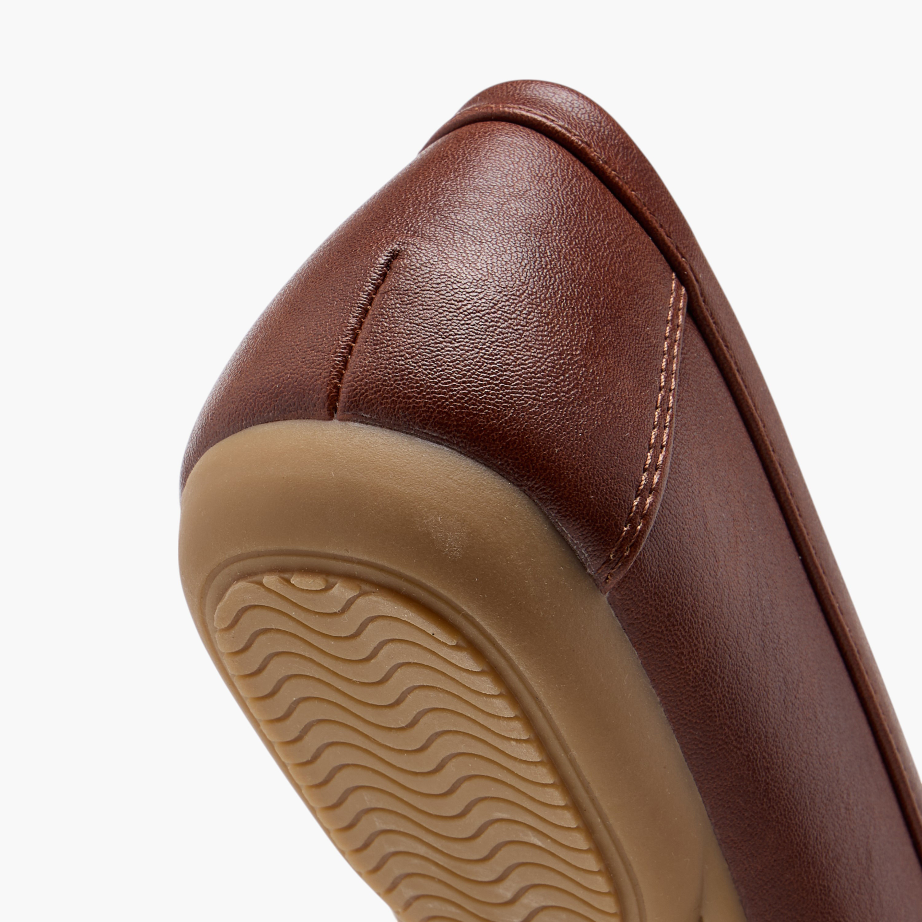 حذاء موكاسين سهل الارتداء بطبعات مونجرام من لو كونفورت-women-shoes-loafersandmoccasins-image-5