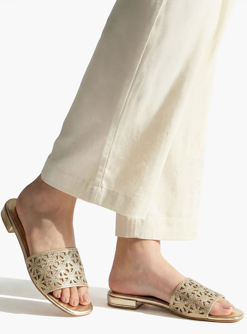 صندل سلايد بتفاصيل مفرغة للنساء من فلورا بيلا-women-shoes-flats-sandals-image-2