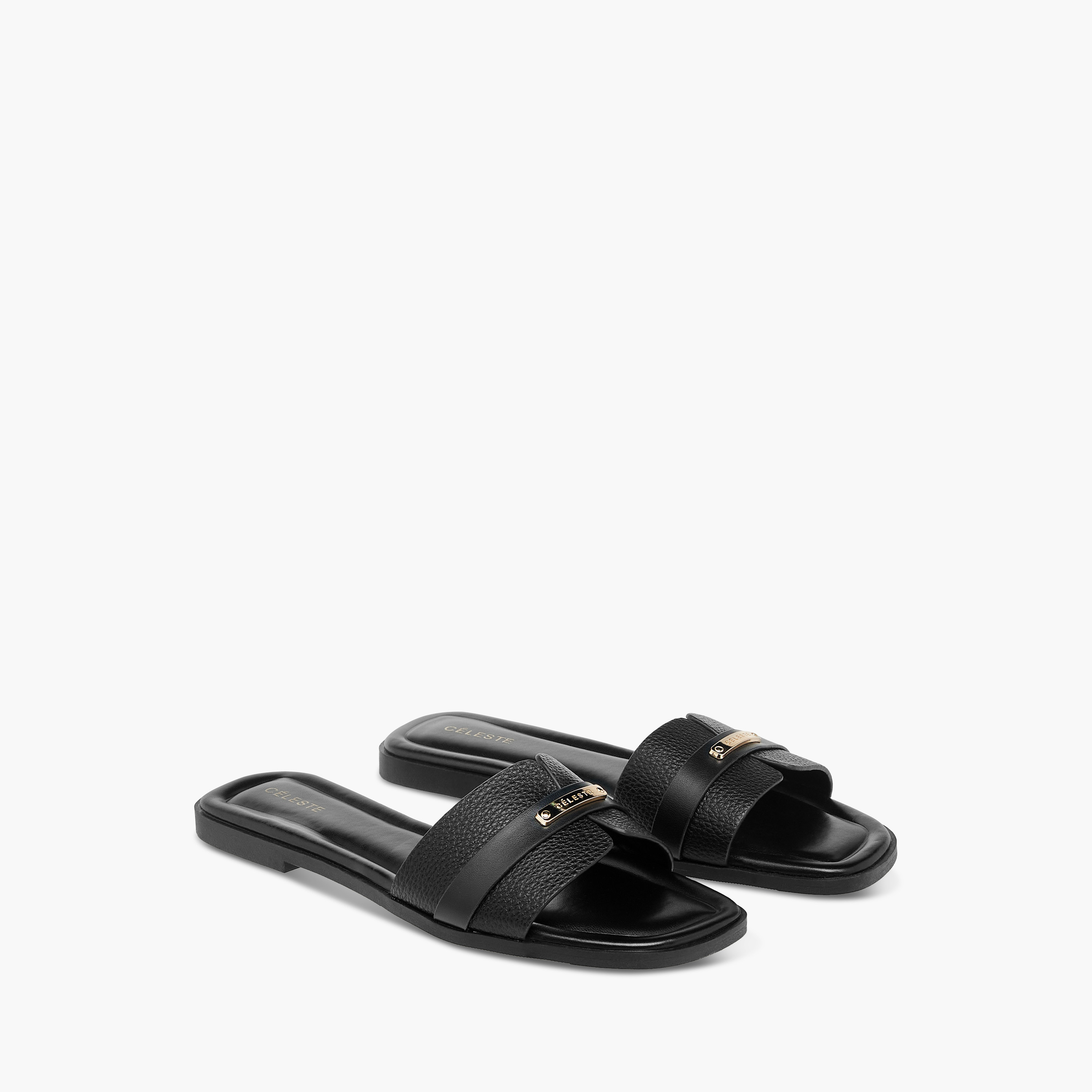 صندل سهل الارتداء بارز الملمس بزينة معدنية للنساء من سيليست-women-shoes-flats-sandals-image-1