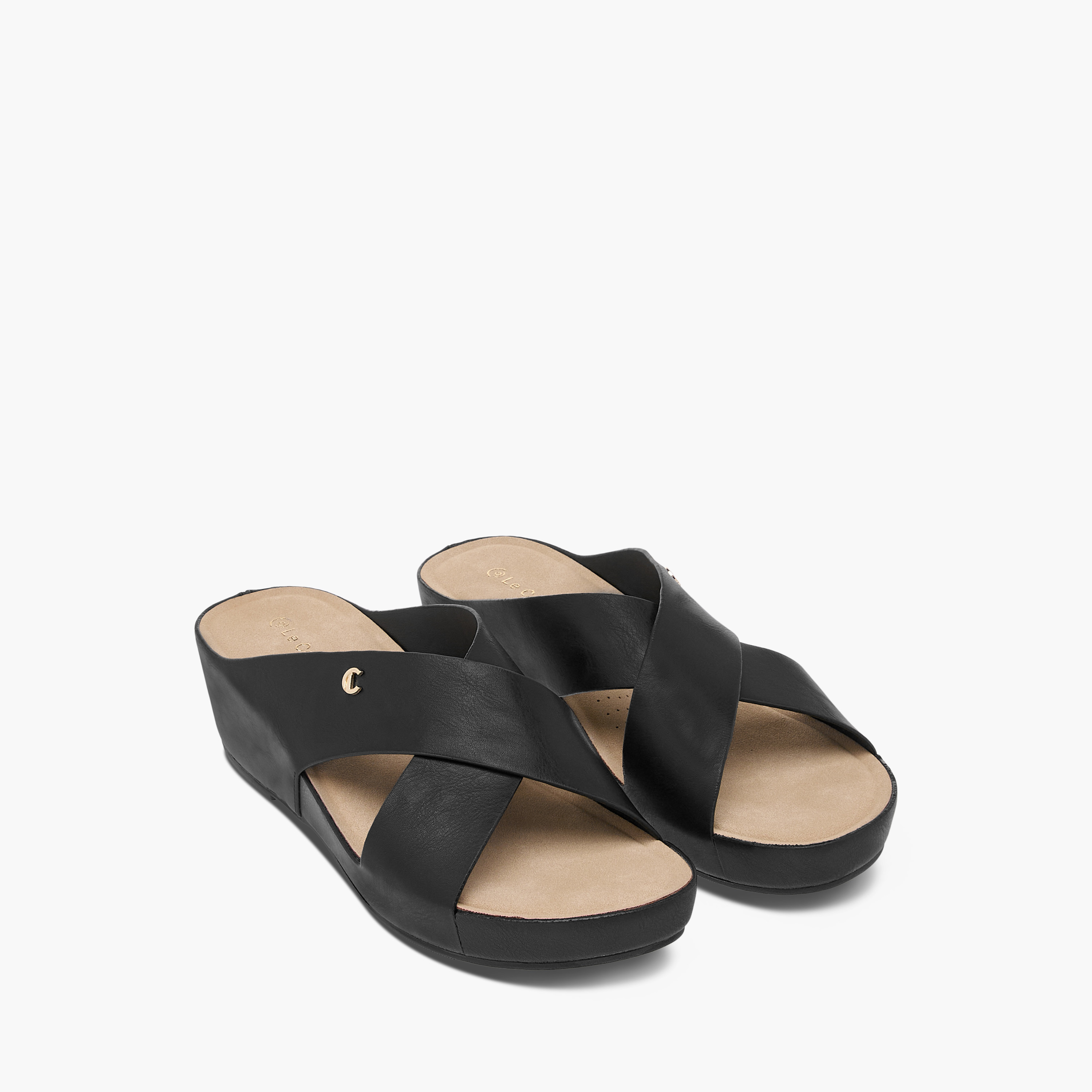 صندل مريح سادة بحزام متقاطع وكعب ويدج من لو كونفورت-women-shoes-sandals-heeled-image-1