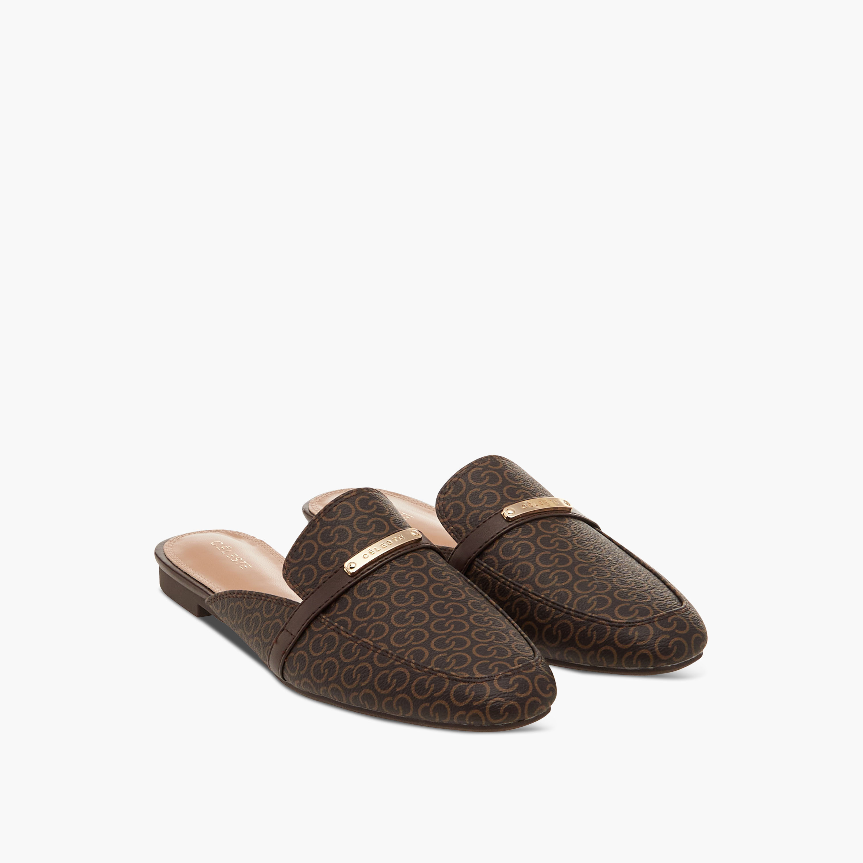 حذاء ميول سهل الارتداء بطبعات مونوجرام للنساء من سيليست-women-shoes-flats-mules-image-6