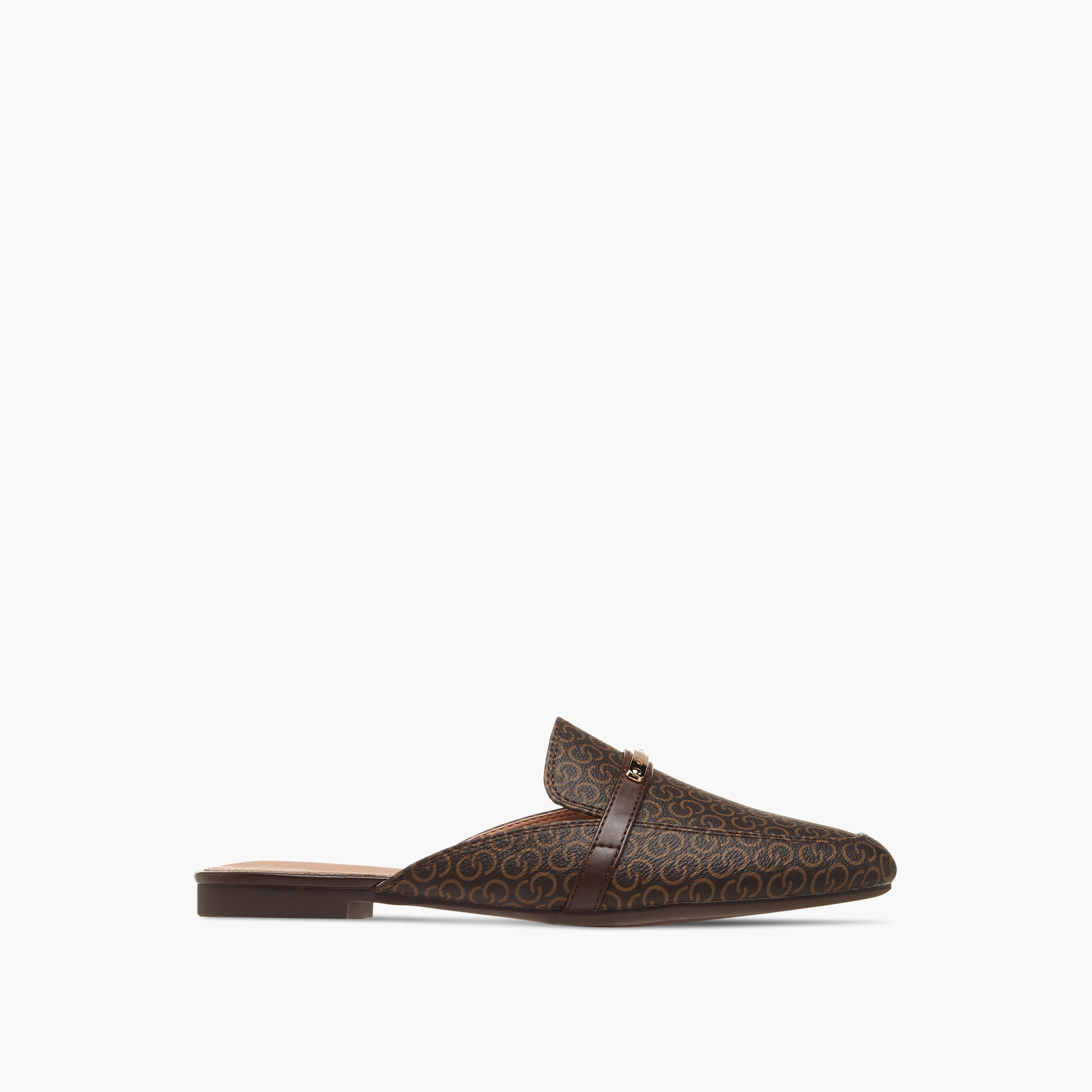 حذاء ميول سهل الارتداء بطبعات مونوجرام للنساء من سيليست-women-shoes-flats-mules-image-8