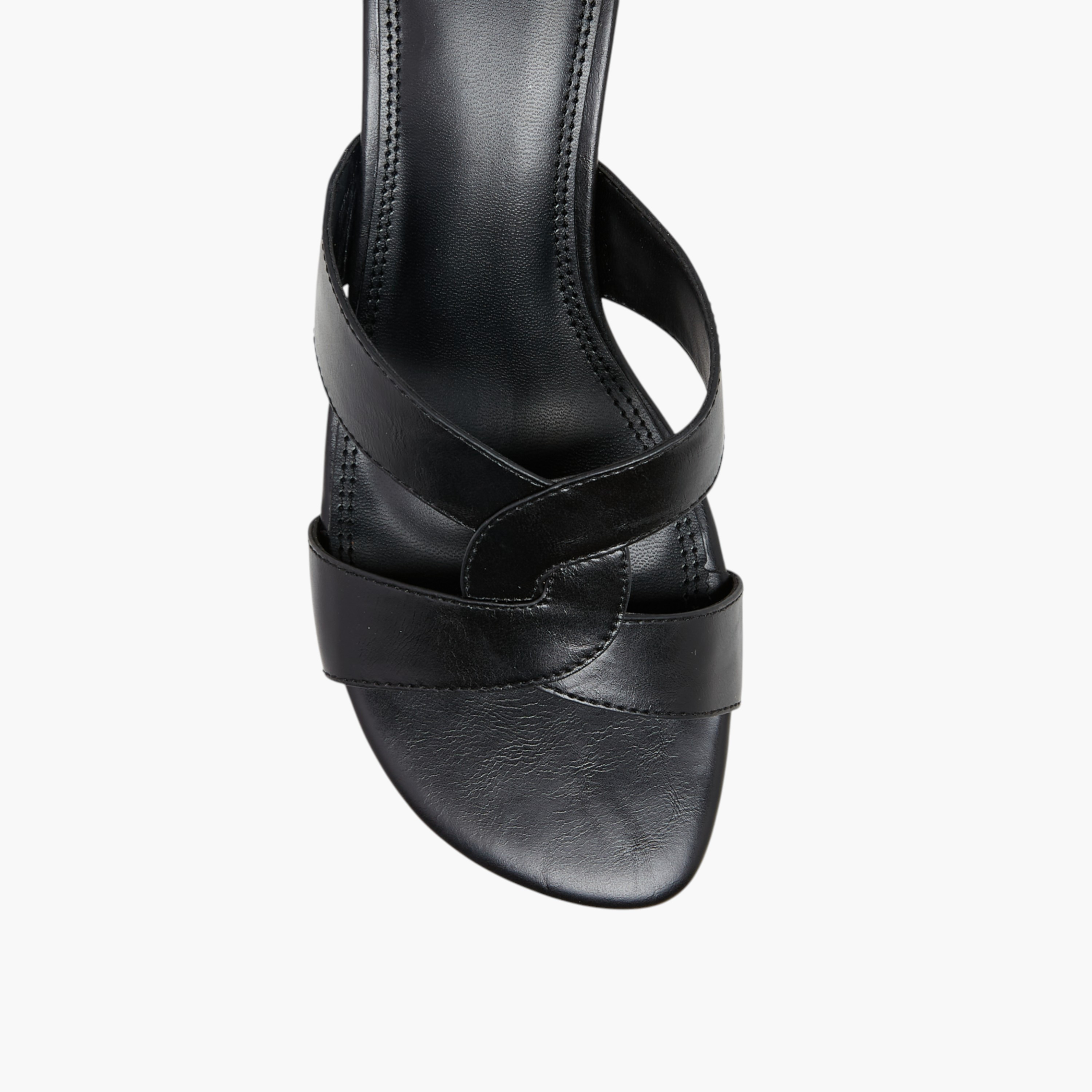 صندل سهل الارتداء بكعب صغير وتفاصيل مفرغة للنساء من سيليست-women-shoes-sandals-heeled-image-9