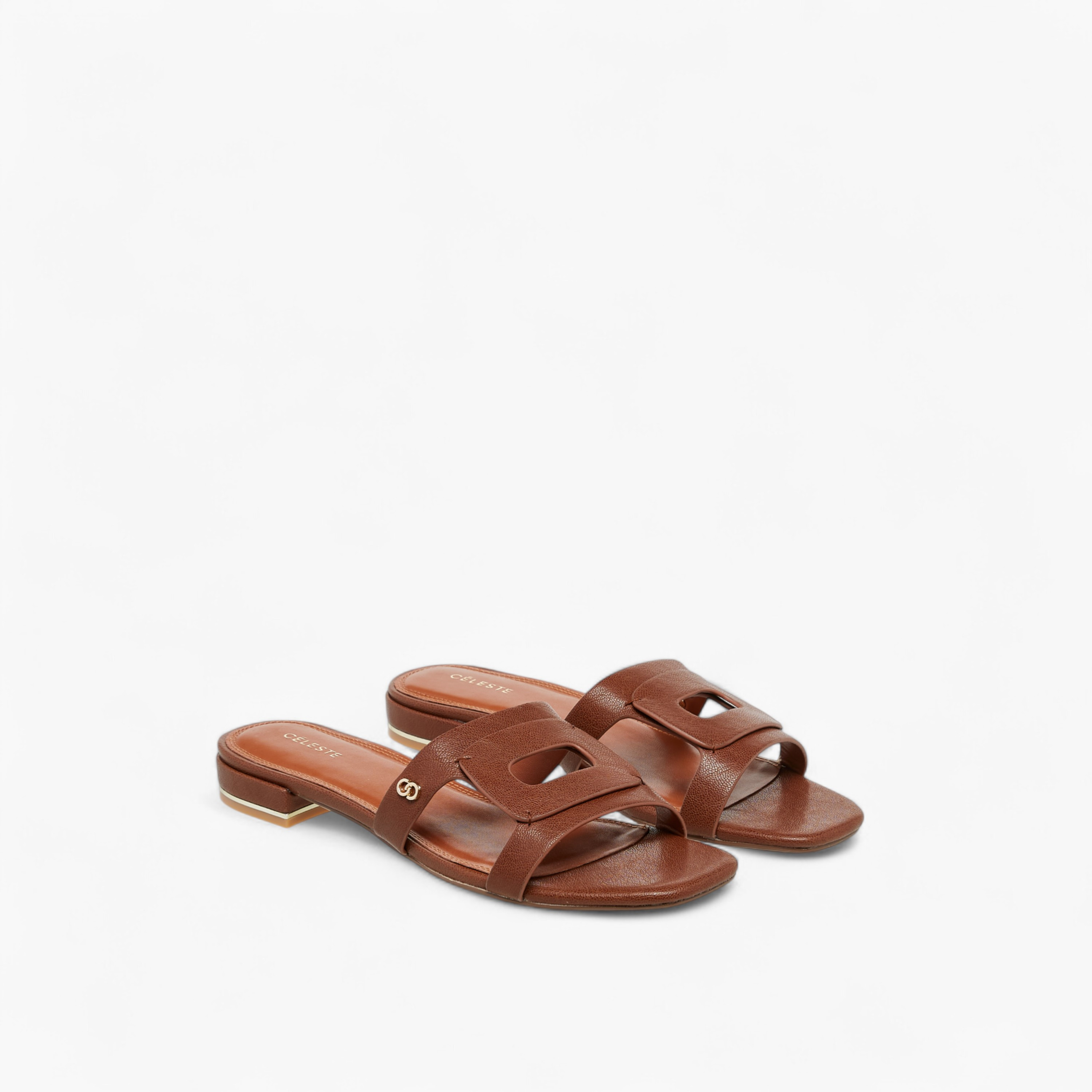 صندل سهل الارتداء بتفاصيل مفرغة للنساء من سيليست-women-shoes-flats-sandals-image-1