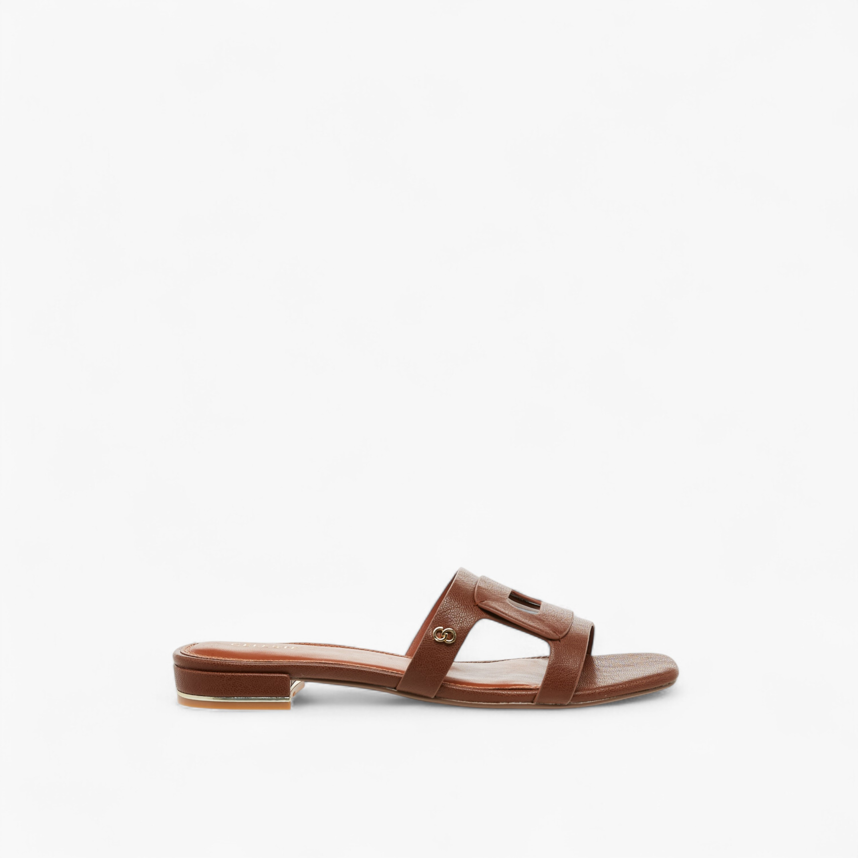 صندل سهل الارتداء بتفاصيل مفرغة للنساء من سيليست-women-shoes-flats-sandals-image-3