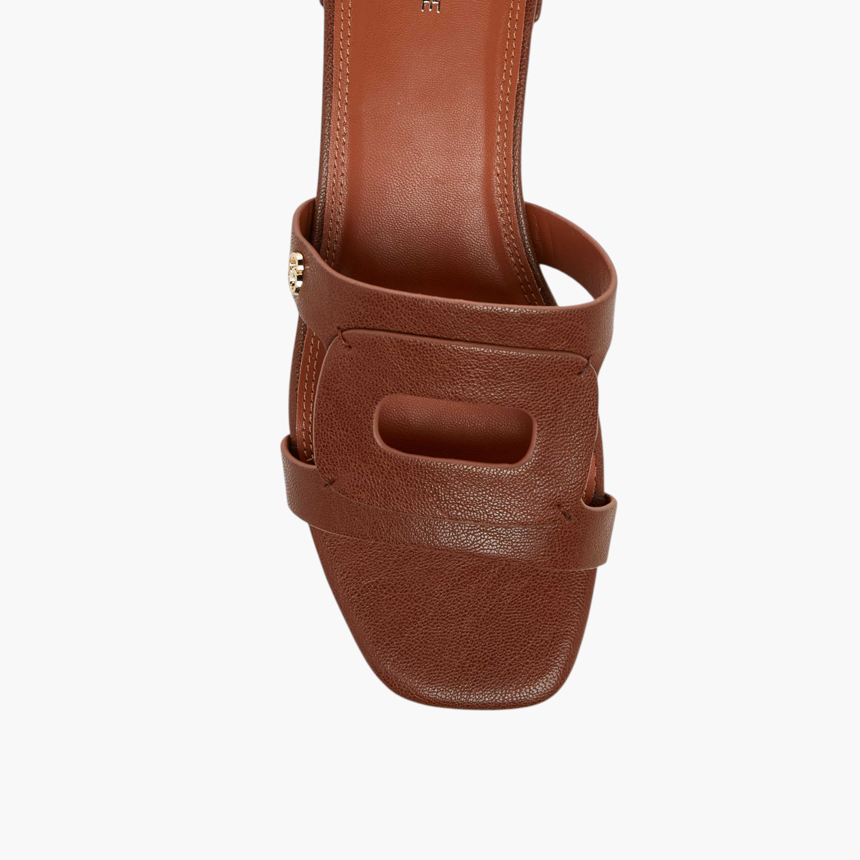 صندل سهل الارتداء بتفاصيل مفرغة للنساء من سيليست-women-shoes-flats-sandals-image-4
