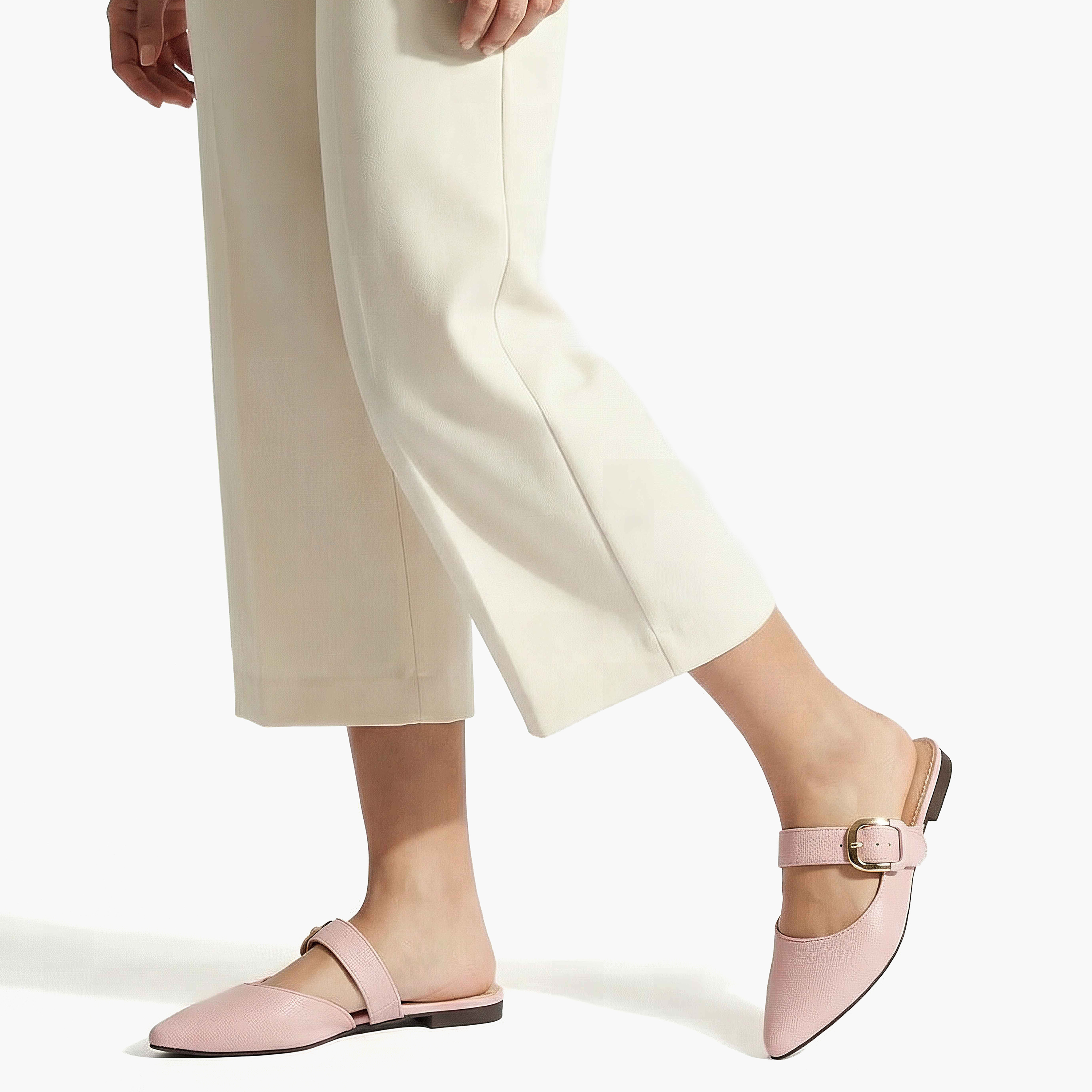 حذاء بزهور بارزة الملمس ومقدمة مدببة للنساء من فلورا بيلا-women-shoes-flats-sandals-image-6