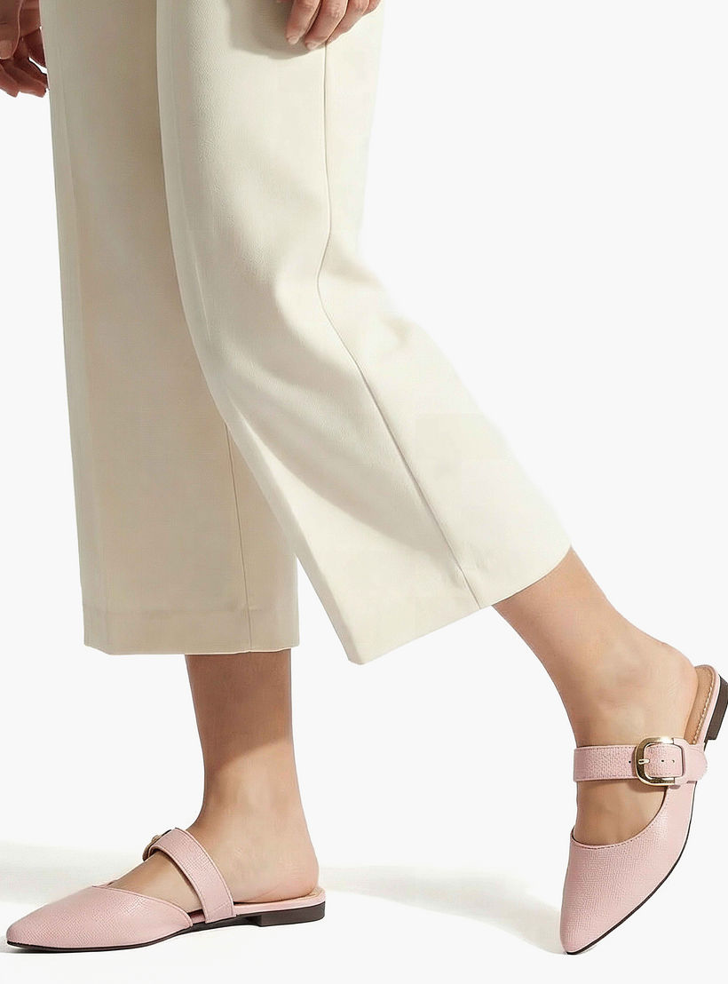 حذاء بزهور بارزة الملمس ومقدمة مدببة للنساء من فلورا بيلا-women-shoes-flats-sandals-image-6