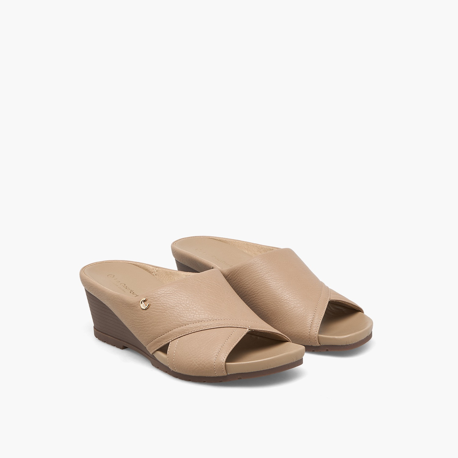 صندل بارز الملمس بأحزمة متقاطعة وبكعب ويدج من لو كونفورت-women-shoes-sandals-heeled-image-1