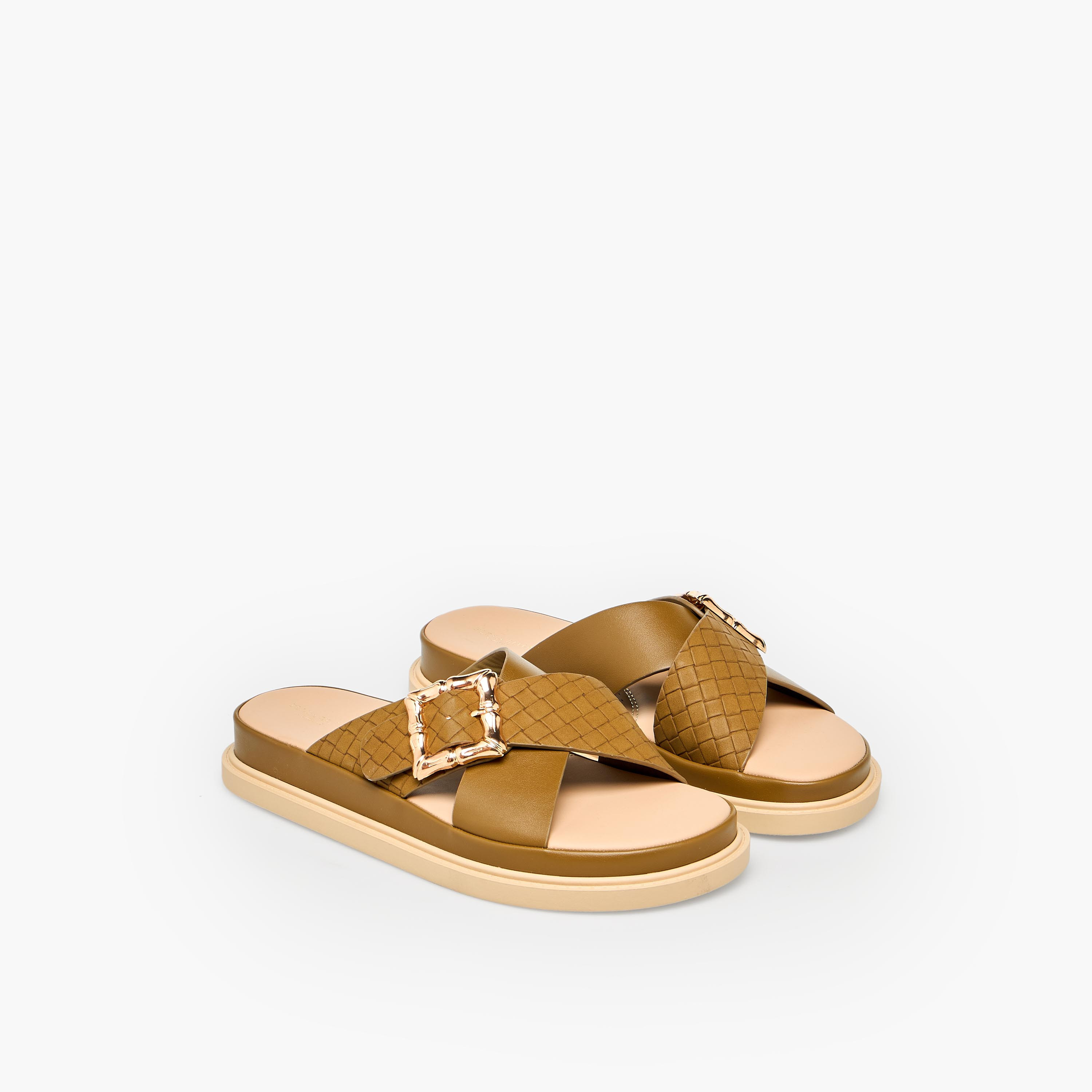 صندل بحزام متقاطع للنساء بارز الملمس من فلورا بيلا-women-shoes-flats-sandals-image-1