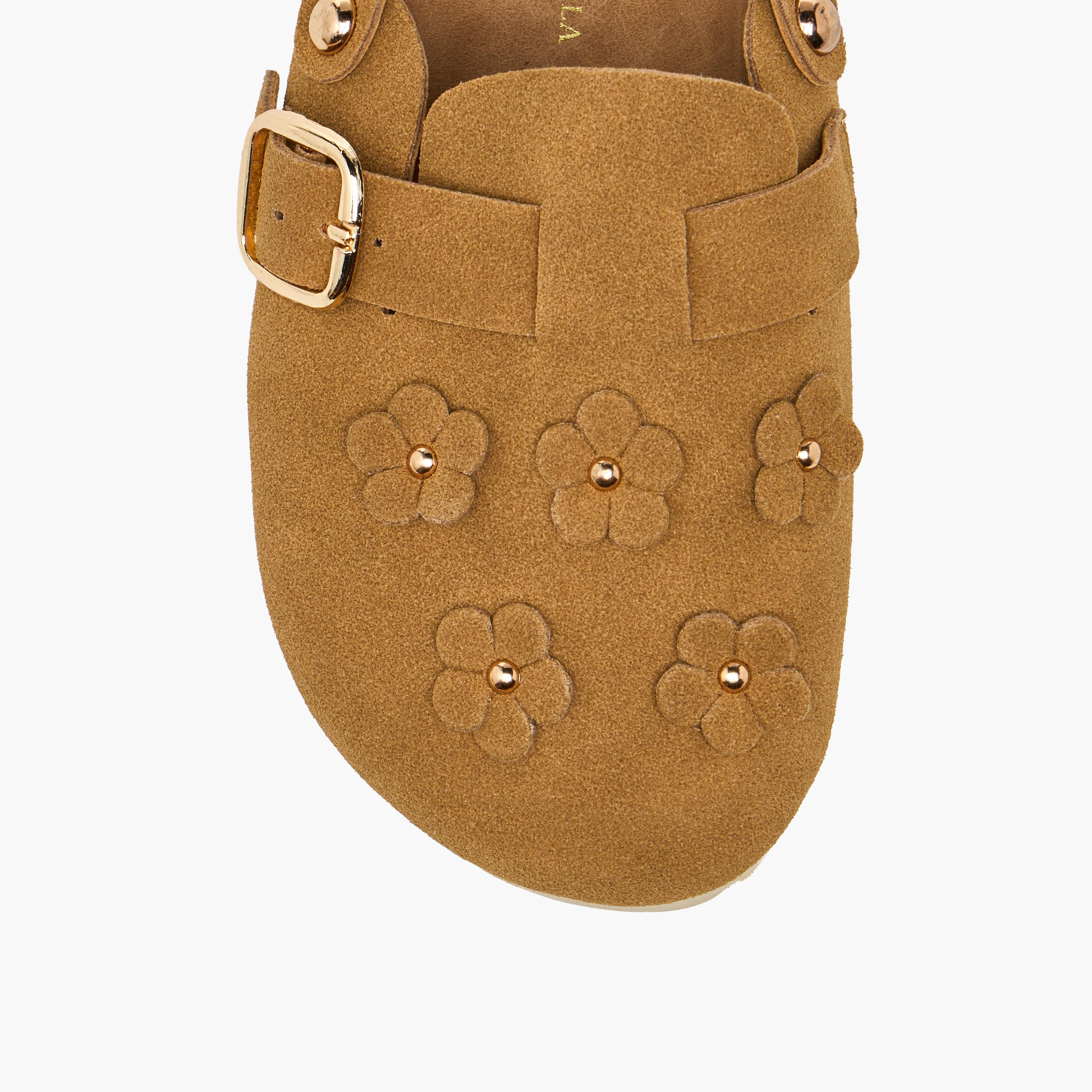 صندل للبنات بتفاصيل زهرية من فلورا بيلا-girls-shoes-sandals-image-11