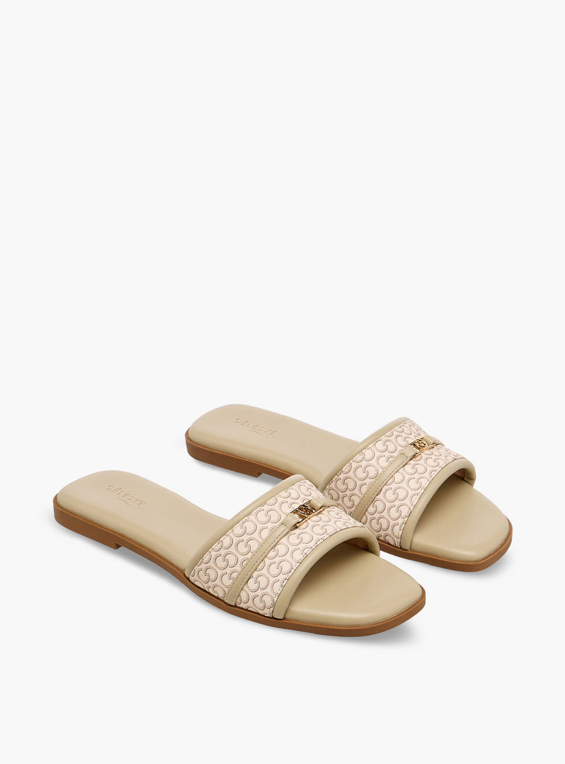 صندل مسطح بزينة مونوجرام للنساء من سيليست-women-shoes-flats-sandals-image-1