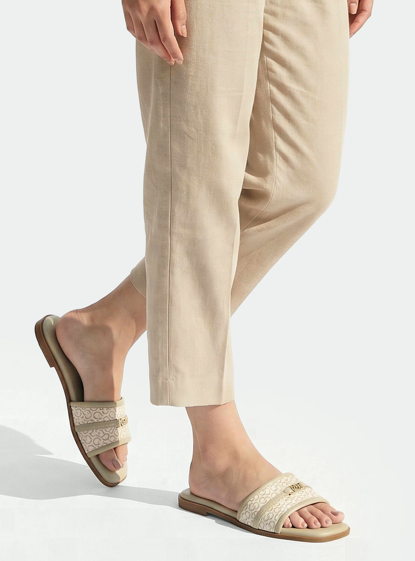 صندل مسطح بزينة مونوجرام للنساء من سيليست-women-shoes-flats-sandals-image-2