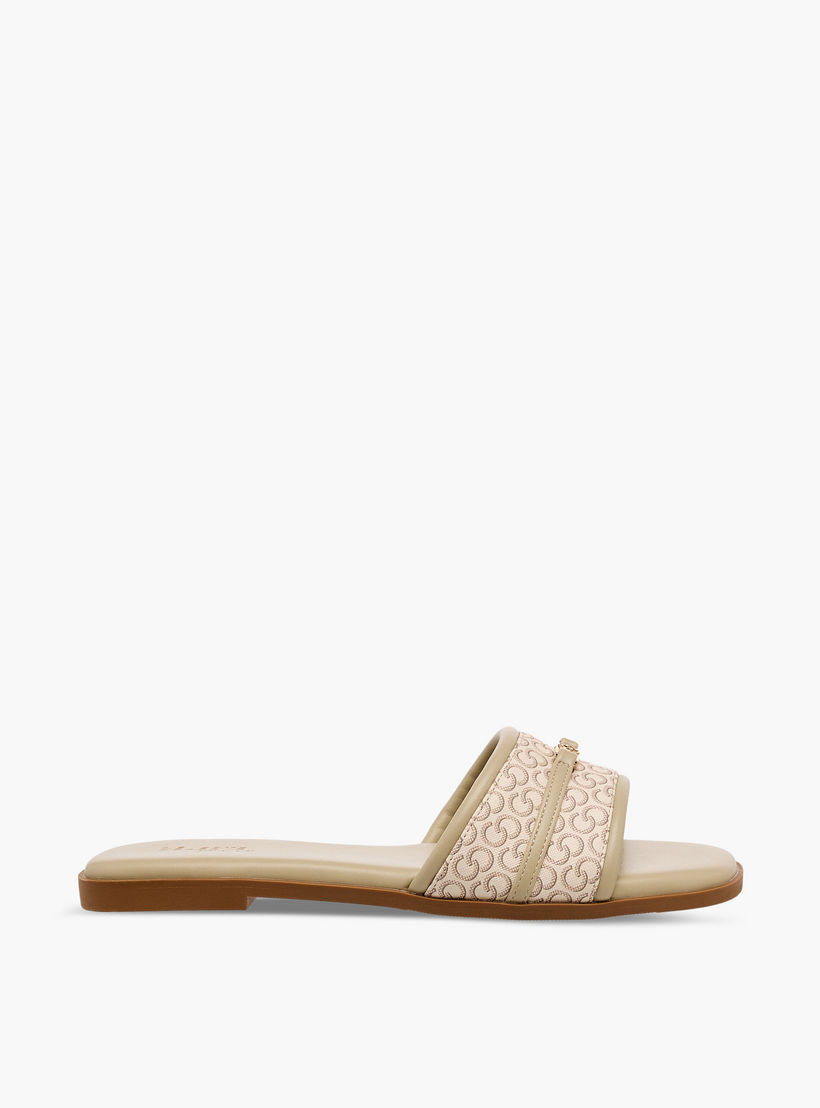صندل مسطح بزينة مونوجرام للنساء من سيليست-women-shoes-flats-sandals-image-4