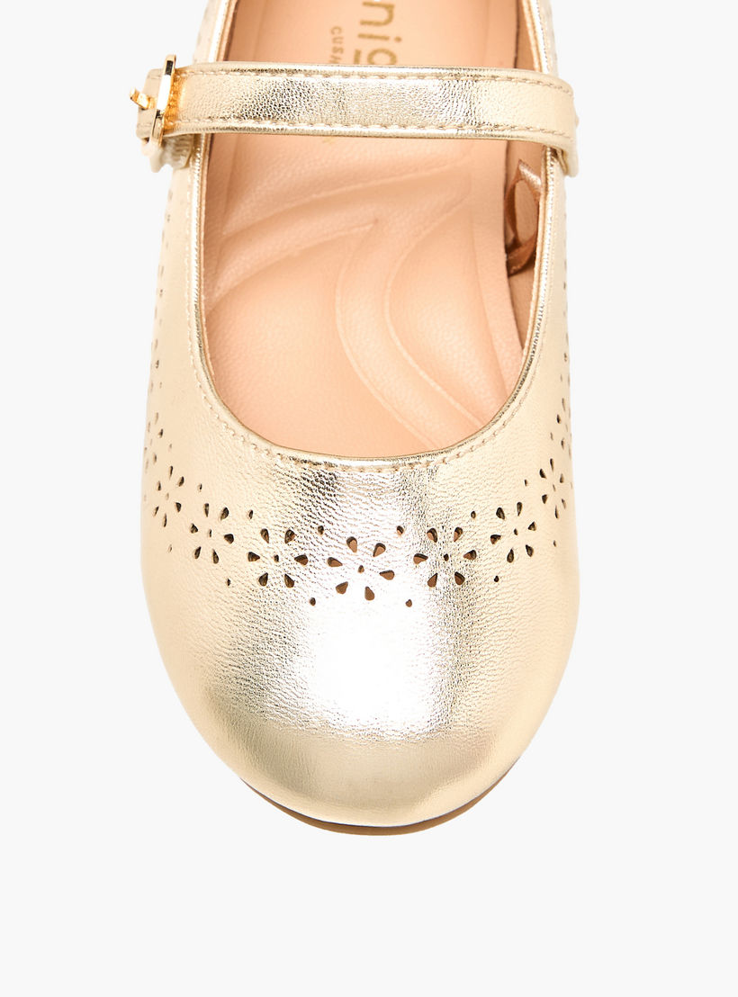 حذاء ماري جين بتفاصيل مفرغة بالليزر للبنات من جونيورز-girls-shoes-maryjanes-image-4