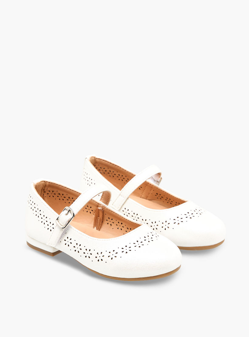 حذاء ماري جين بتفاصيل مفرغة بالليزر للبنات من جونيورز-girls-shoes-maryjanes-image-1