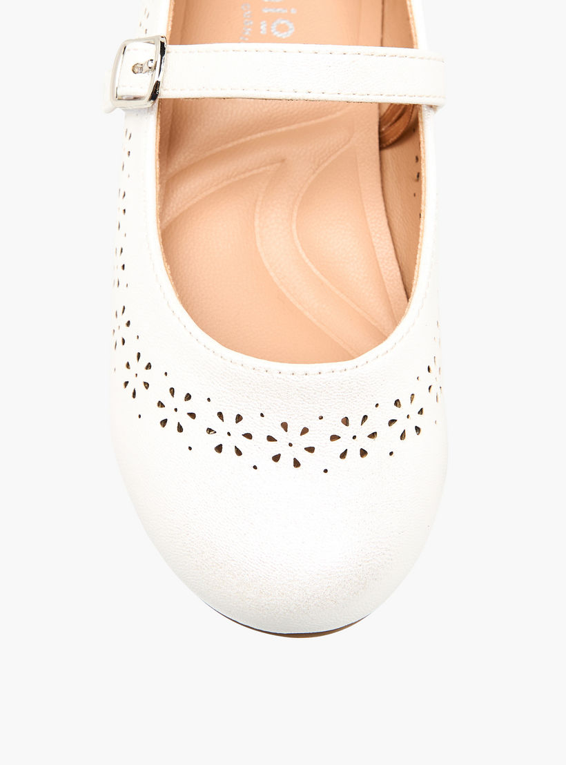 حذاء ماري جين بتفاصيل مفرغة بالليزر للبنات من جونيورز-girls-shoes-maryjanes-image-4