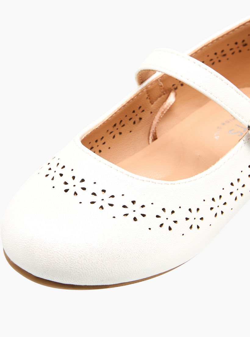 حذاء ماري جين بتفاصيل مفرغة بالليزر للبنات من جونيورز-girls-shoes-maryjanes-image-6