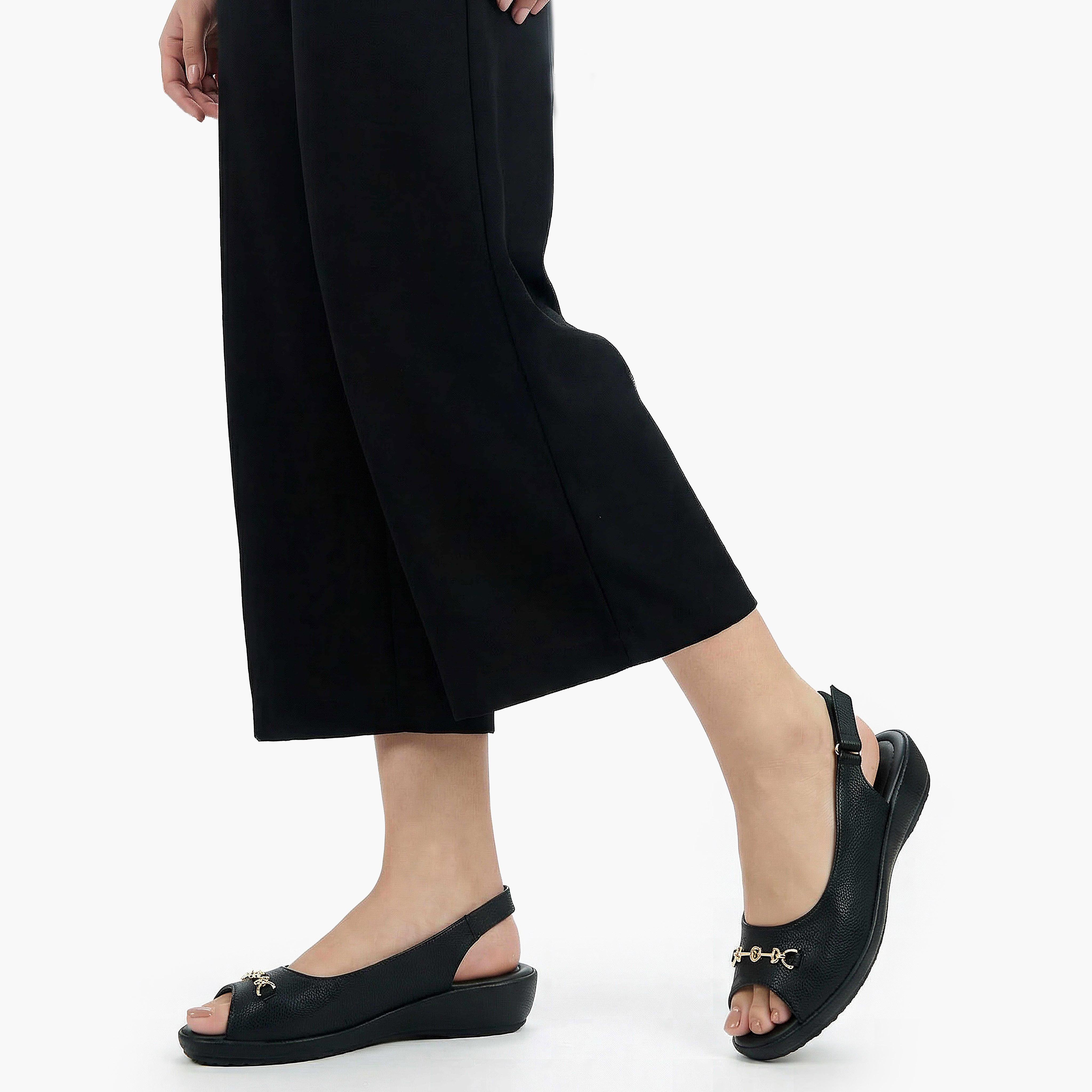 صندل بشريط إغلاق لاصق للنساء من لو كونفورت-women-shoes-sandals-heeled-image-2