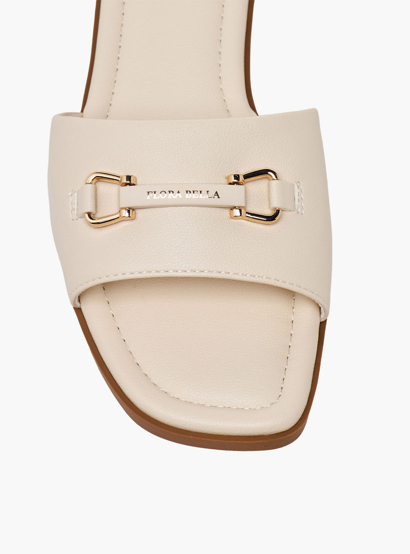 صندل بزينة معدنية للنساء من فلورا بيلا-women-shoes-sandals-flats-image-7