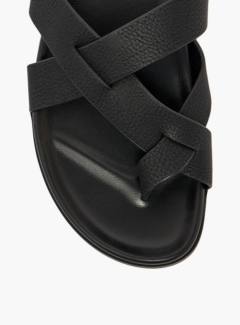 صندل بارز الملمس بأحزمة متقاطعة للرجال من أل بي أل من شو إكسبريس-men-shoes-sandals-image-3