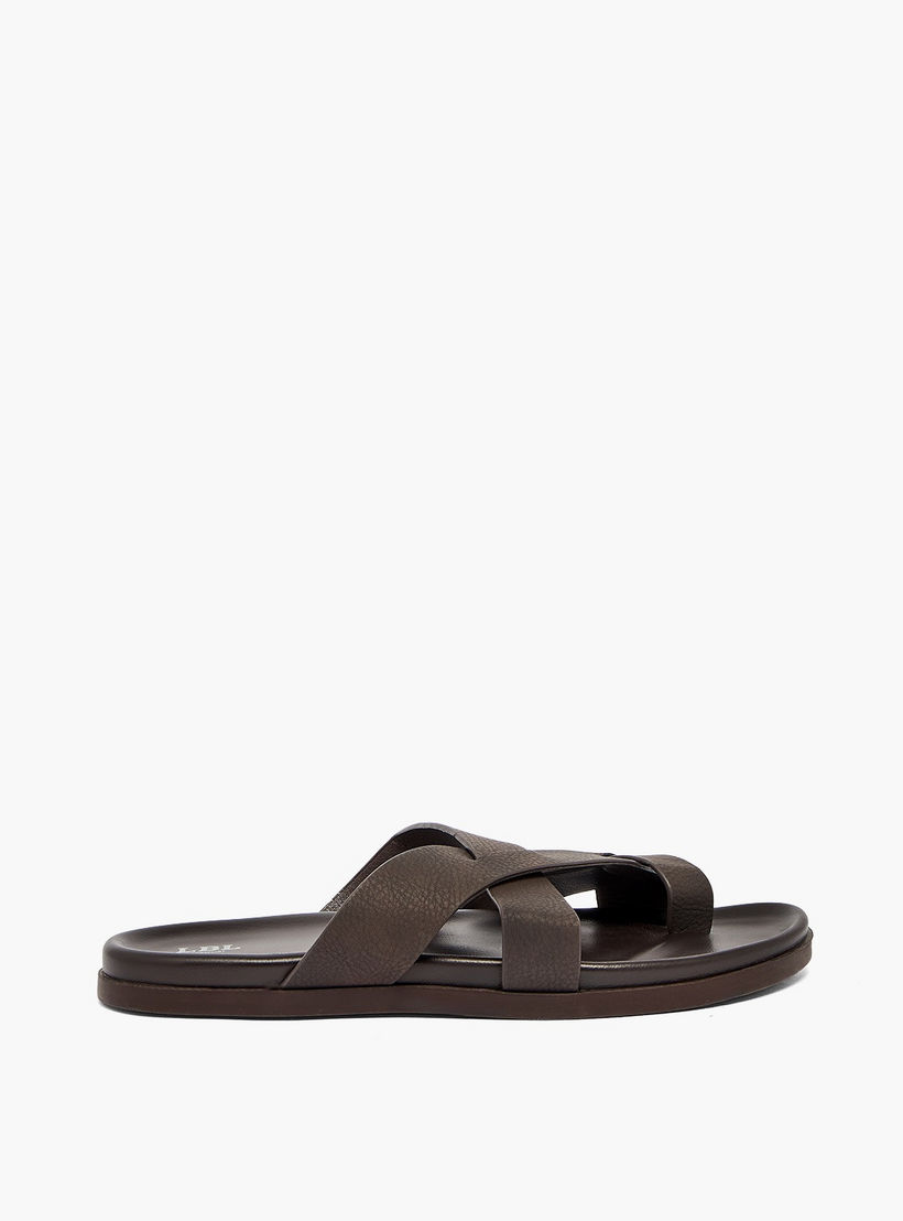 صندل بارز الملمس بأحزمة متقاطعة للرجال من أل بي أل من شو إكسبريس-men-shoes-sandals-image-2