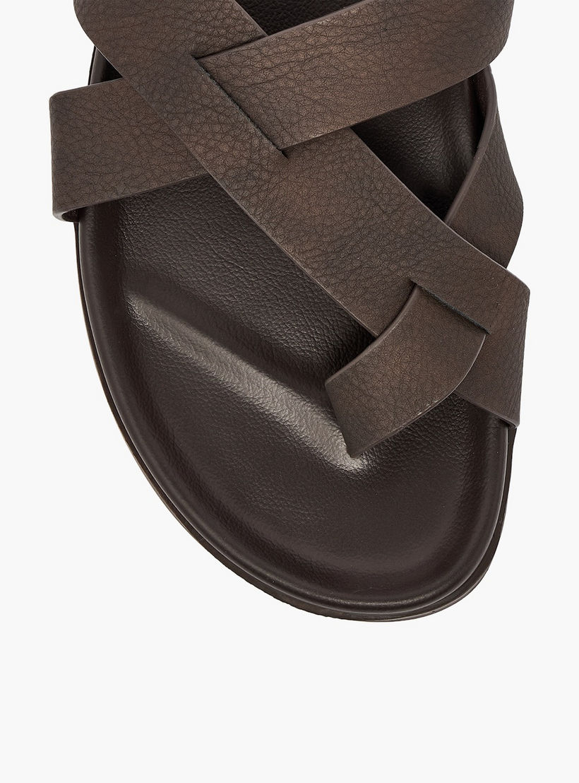 صندل بارز الملمس بأحزمة متقاطعة للرجال من أل بي أل من شو إكسبريس-men-shoes-sandals-image-3