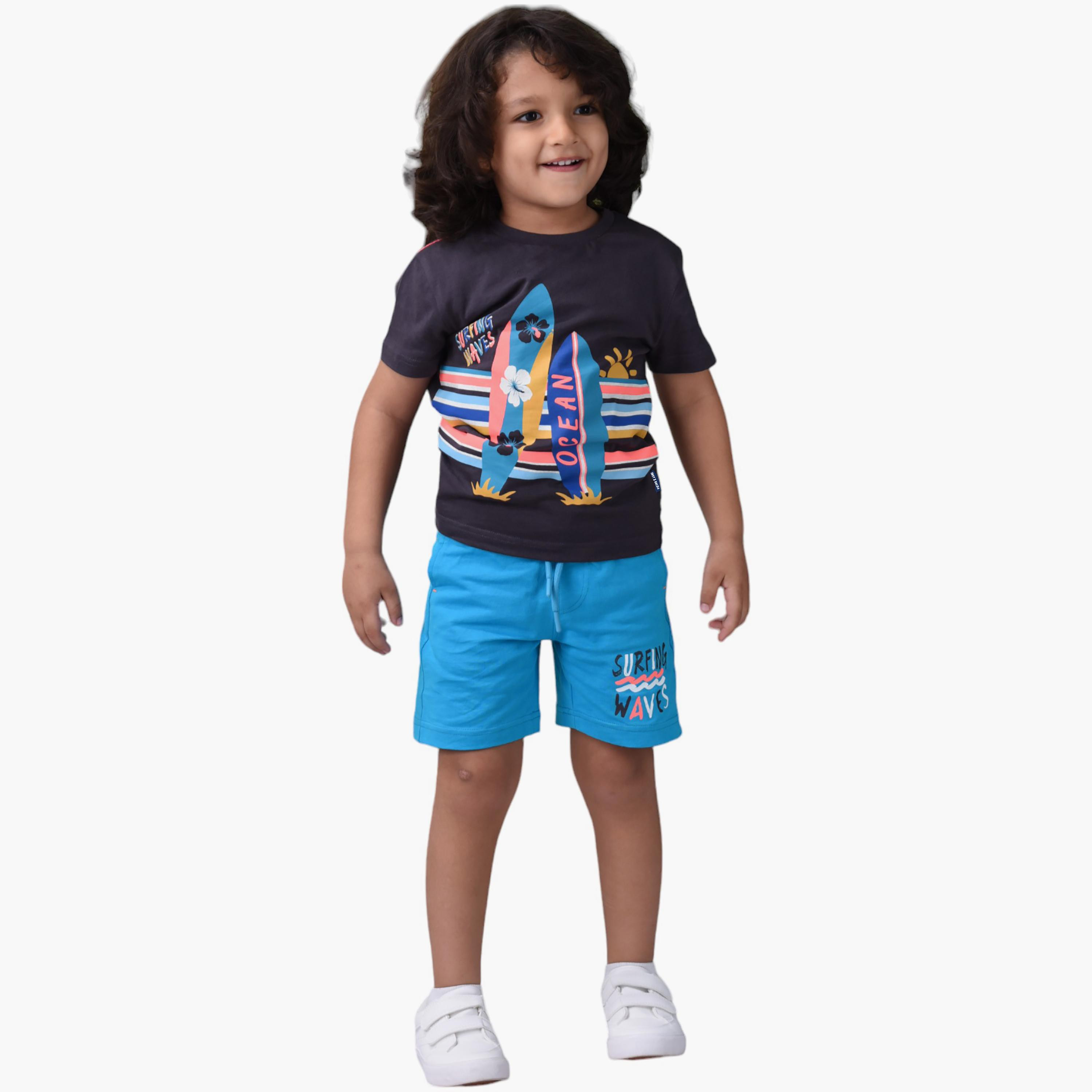 طقم تي شيرت وشورت  قطن 100% قطعتين بطبعة أوشين من فيكتور آند جين-boys-clothing-setsandcoords-image-1