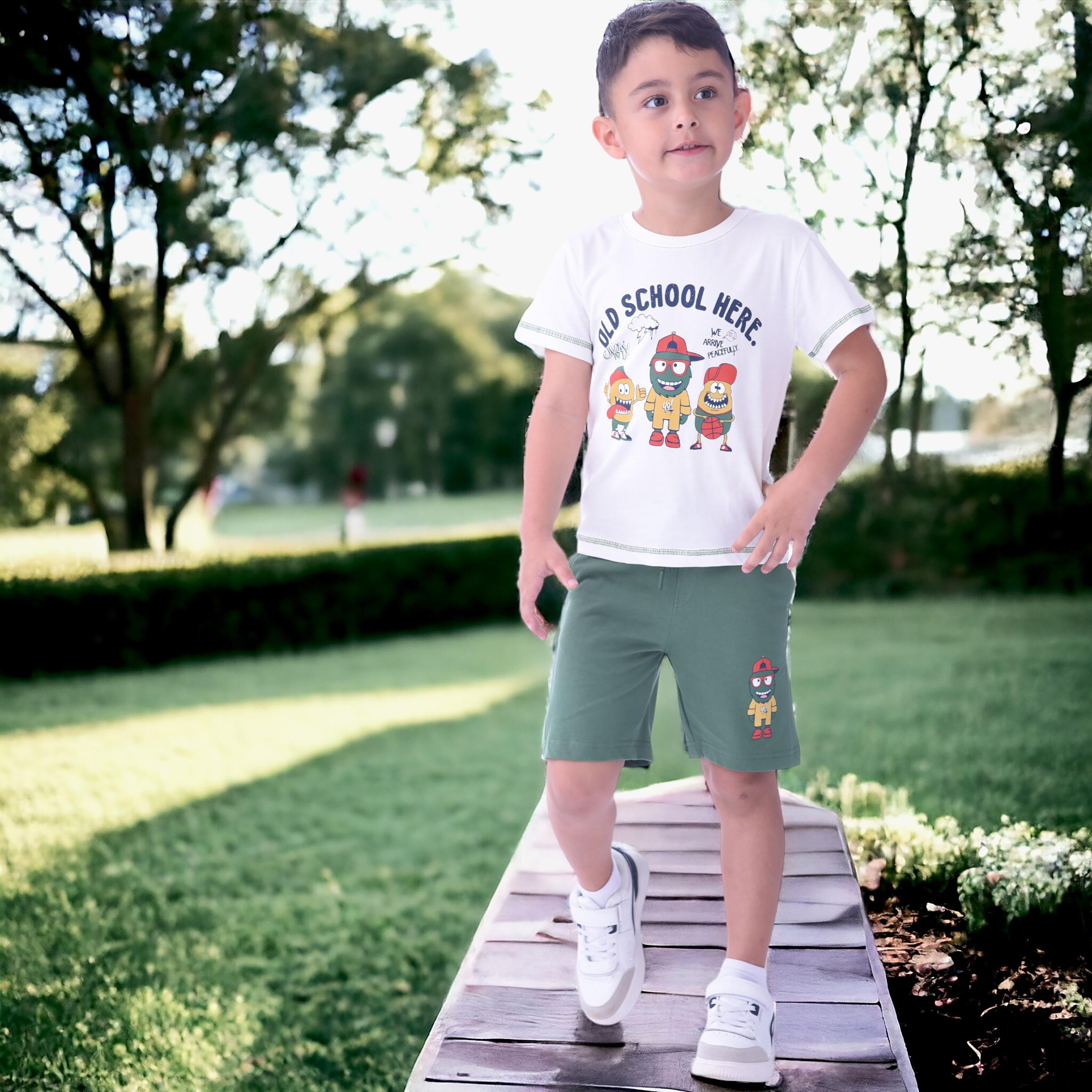 طقم تي شيرت بأكمام قصيرة وشورت بطبعة من فيكتور اند جين أولد سكول هنا-boys-clothing-setsandcoords-image-5