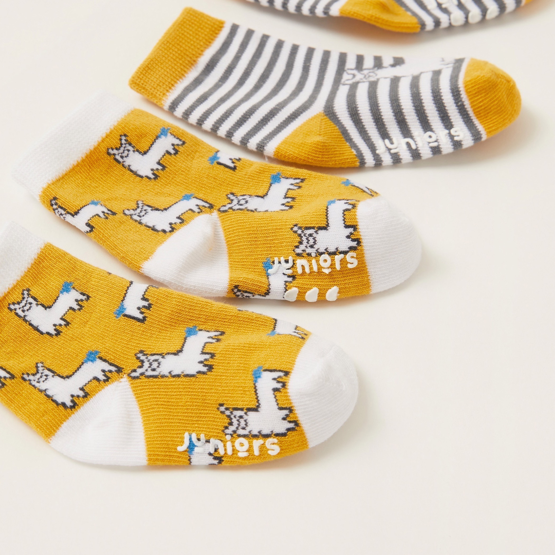 جوارب بحواف مطّاطية وطبعات من جونيورز- طقم من زوجين-baby-boys-clothing-multipacks-image-3