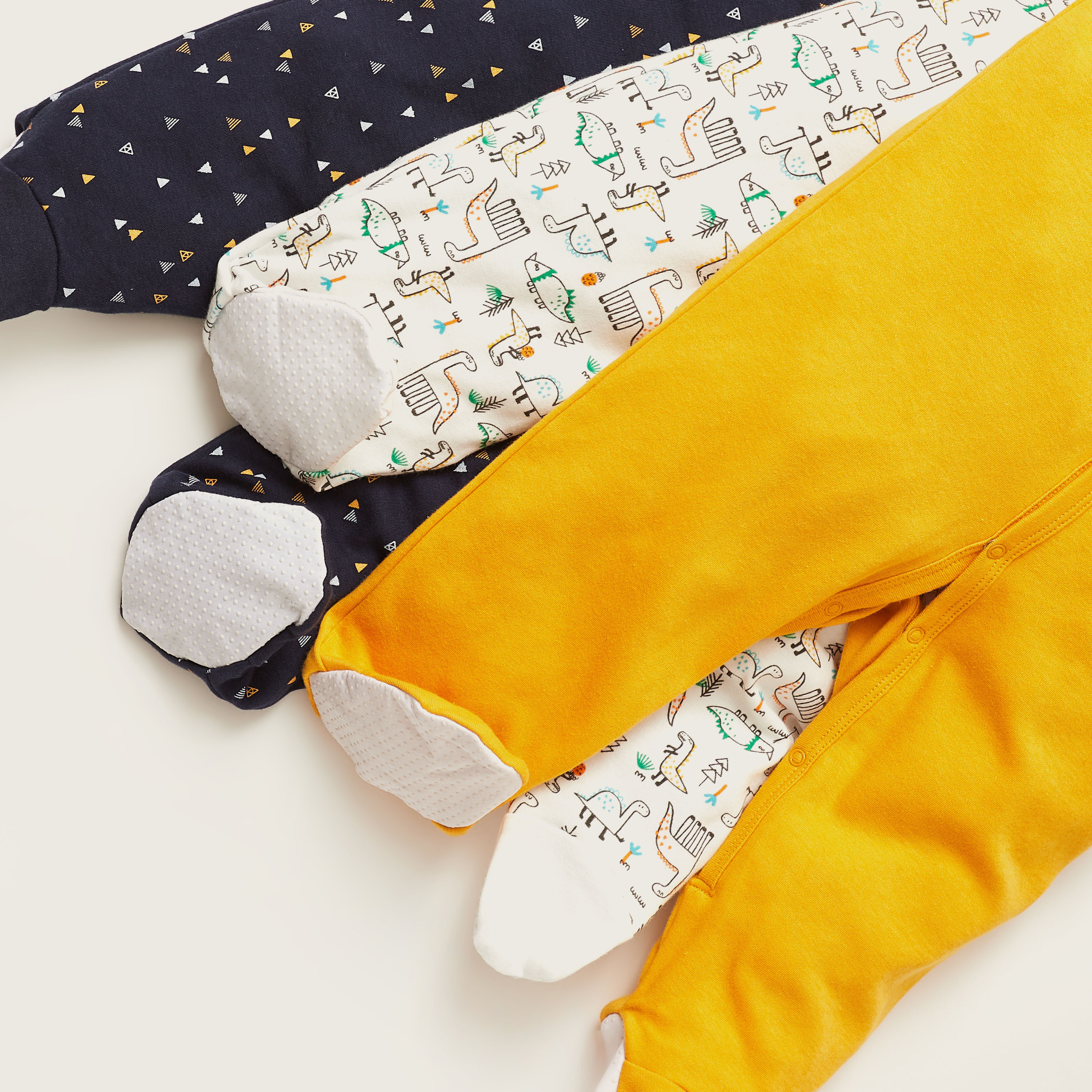 طقم نوم مُغلق القدمين بأكمام طويلة وطبعات من جونيورز-  مجموعة من 3 قطع-baby-boys-clothing-nightwear-sleepsuits-image-6