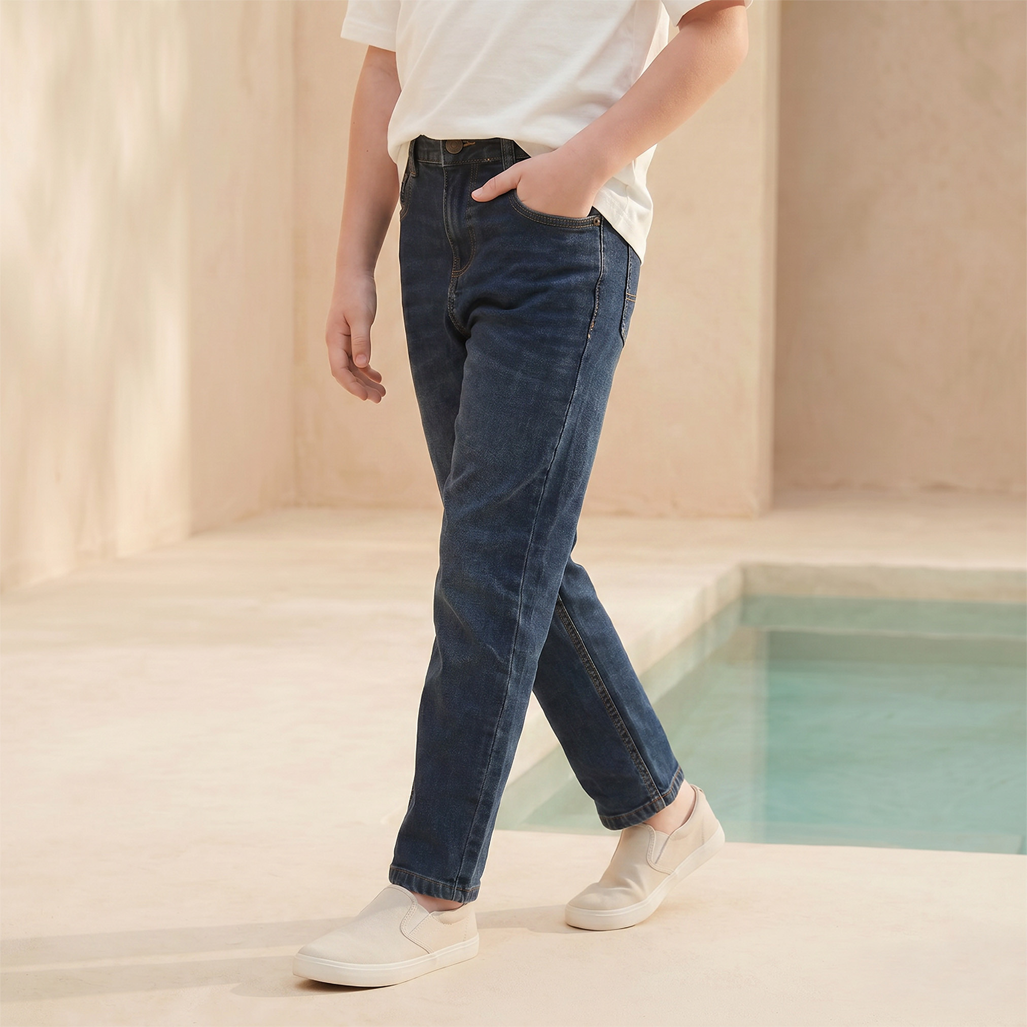 بنطلون جينز بخصر متوسط الارتفاع وجيوب من جونيورز-boys-clothing-bottoms-jeans-image-1