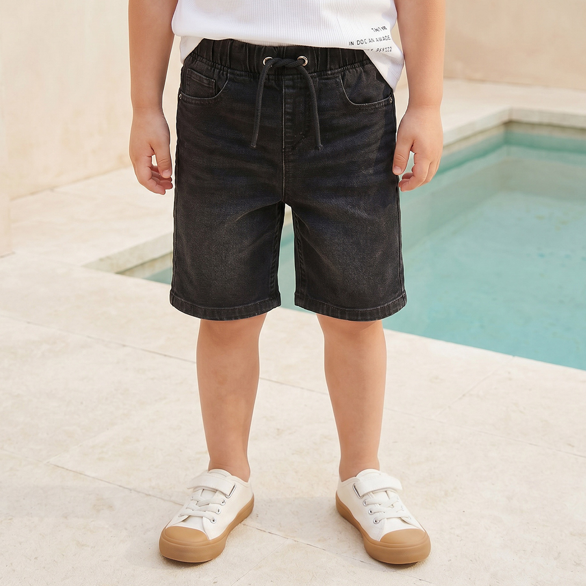 شورت طول الركبة برباط خصر وجيوب من جونيورز-boys-clothing-bottoms-shorts-image-1