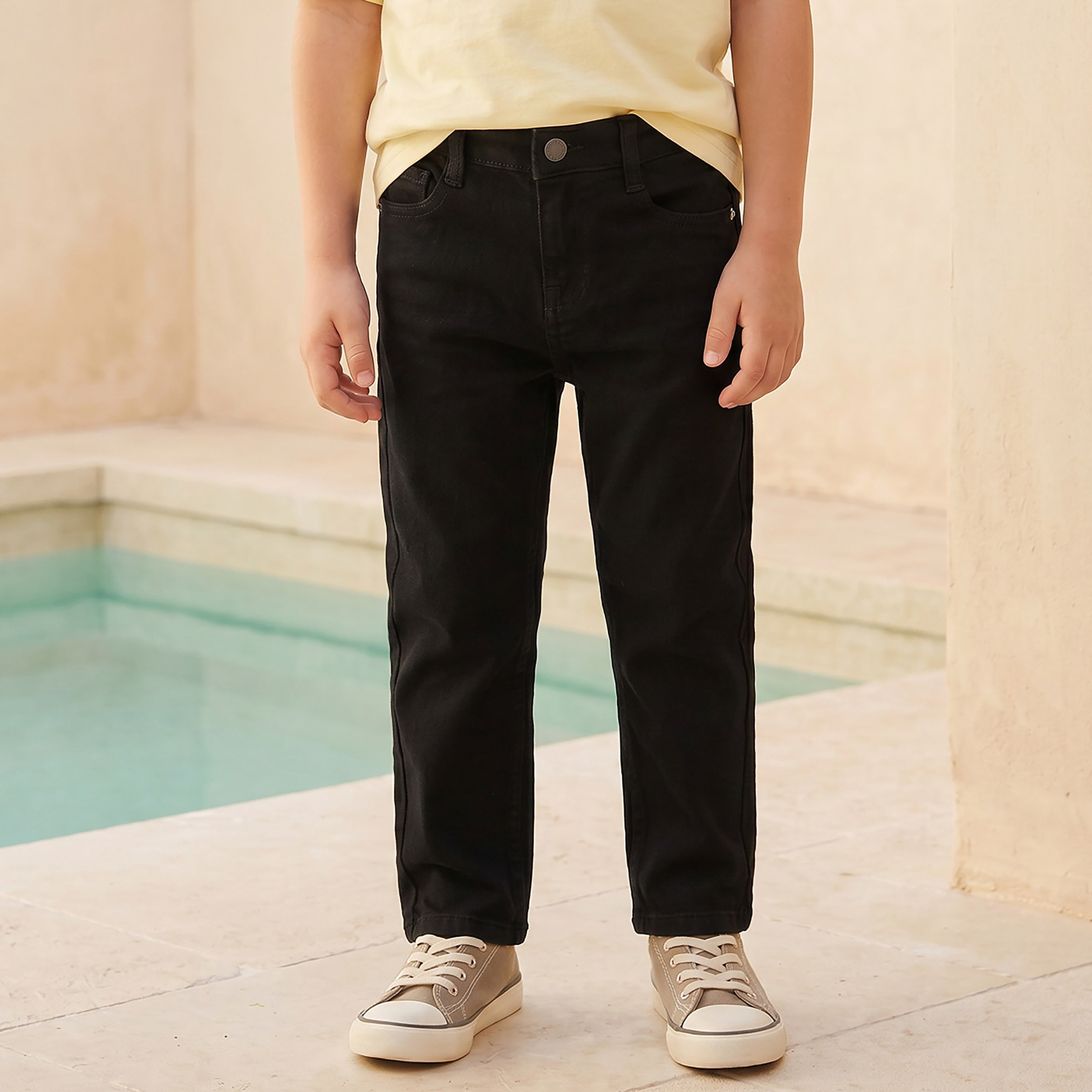 بنطلون جينز كلاسيكي بجيوب مريحة من جونيورز-boys-clothing-bottoms-jeans-image-1