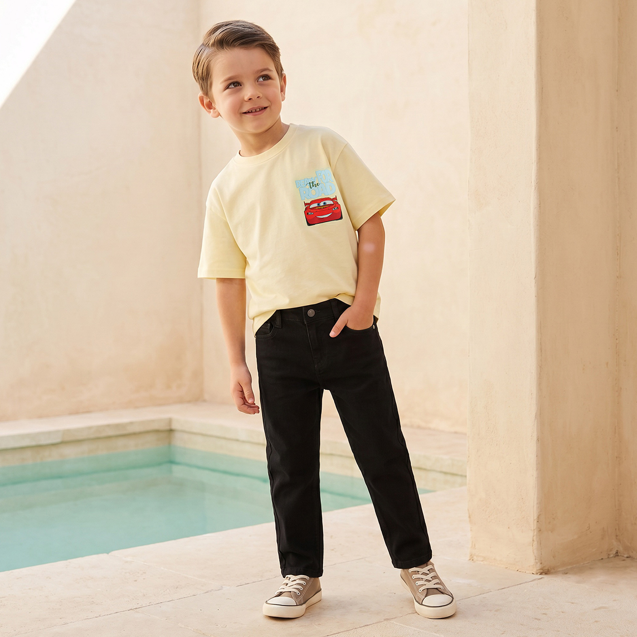 بنطلون جينز كلاسيكي بجيوب مريحة من جونيورز-boys-clothing-bottoms-jeans-image-2