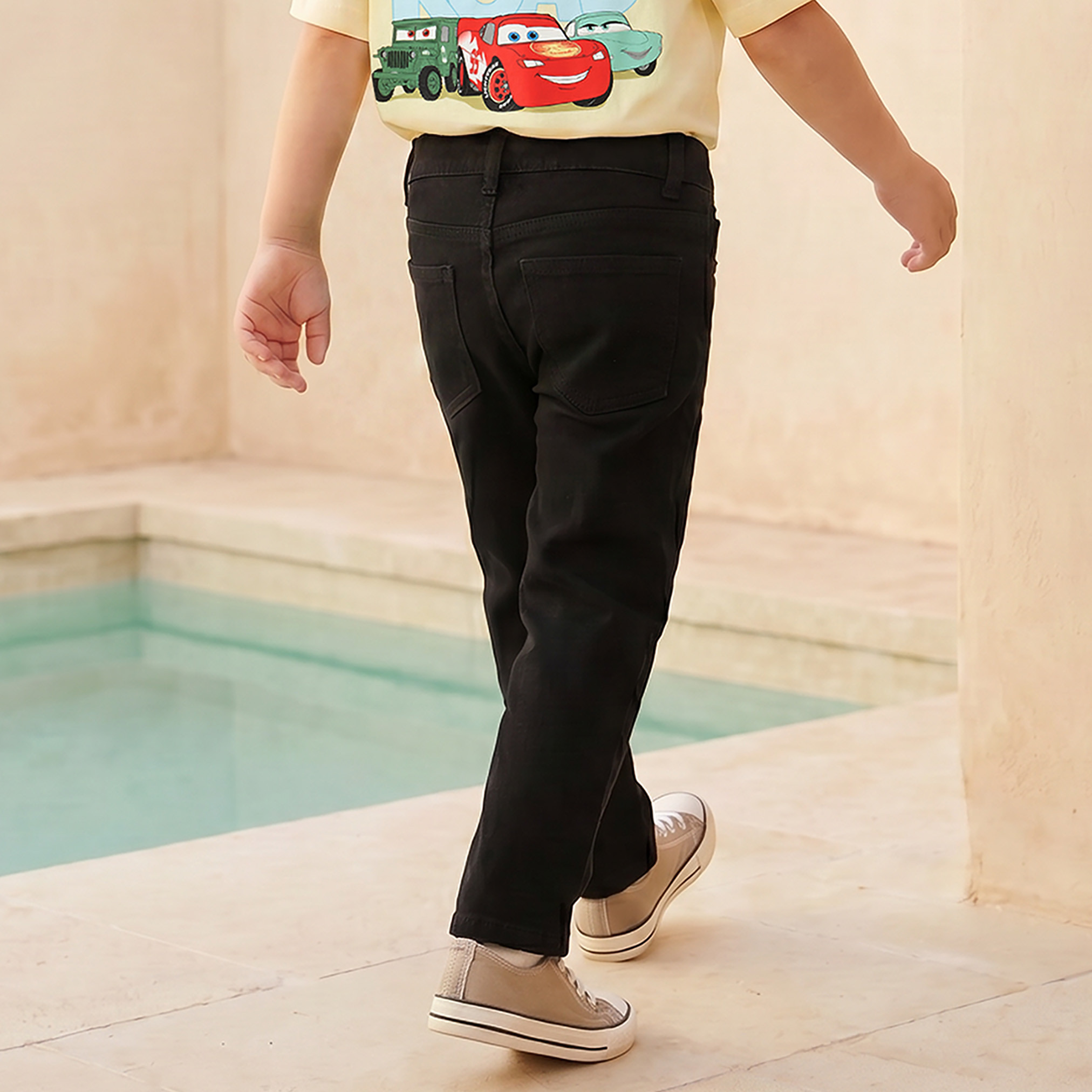 بنطلون جينز كلاسيكي بجيوب مريحة من جونيورز-boys-clothing-bottoms-jeans-image-3