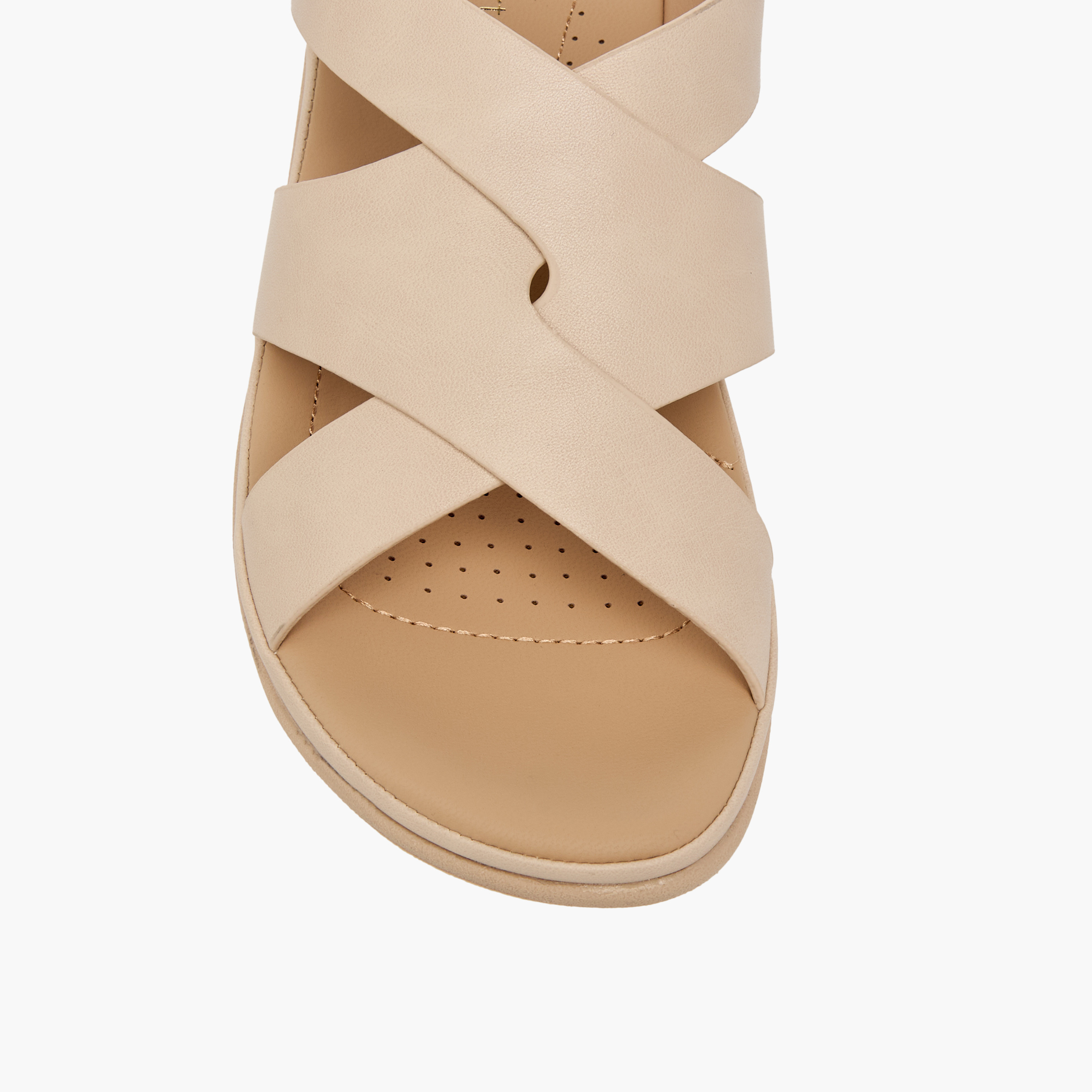 صندل مريح سادة بأحزمة متقاطعة وإبزيم إغلاق من لو كونفورت-women-shoes-flats-sandals-image-4