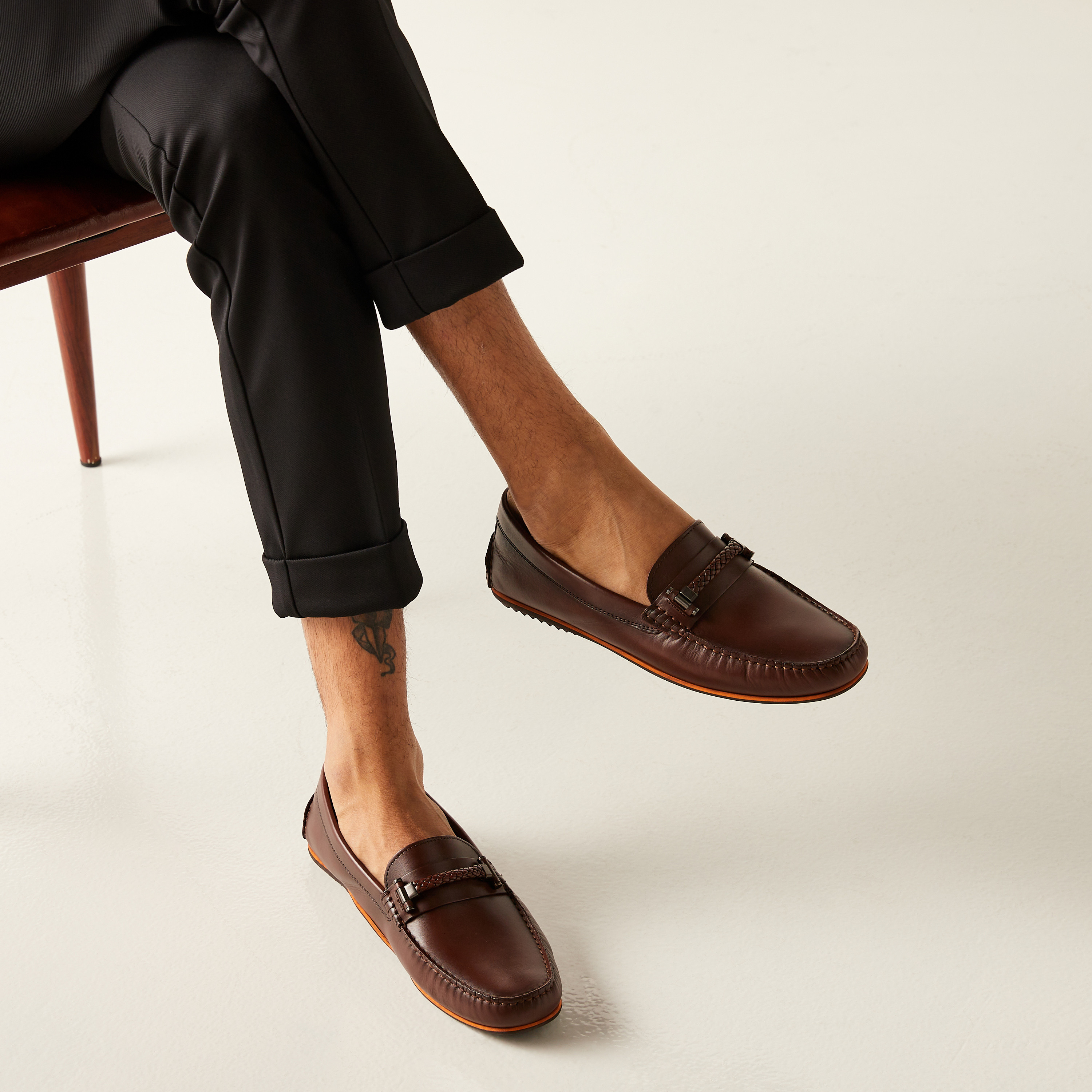 حذاء موكاسين بزينة معدنية للرجال من دوتشيني-men-shoes-loafersandmoccasins-image-1