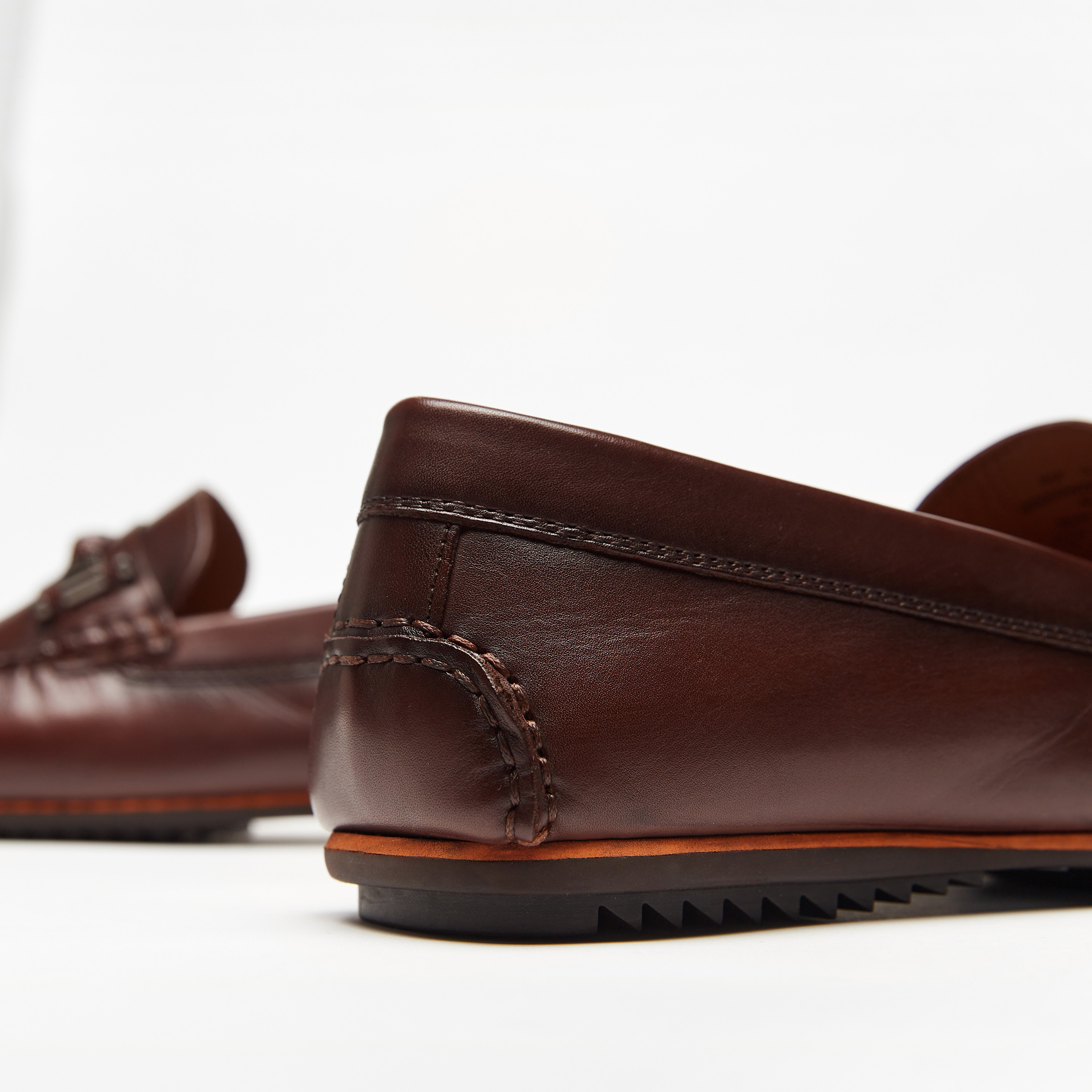 حذاء موكاسين بزينة معدنية للرجال من دوتشيني-men-shoes-loafersandmoccasins-image-4