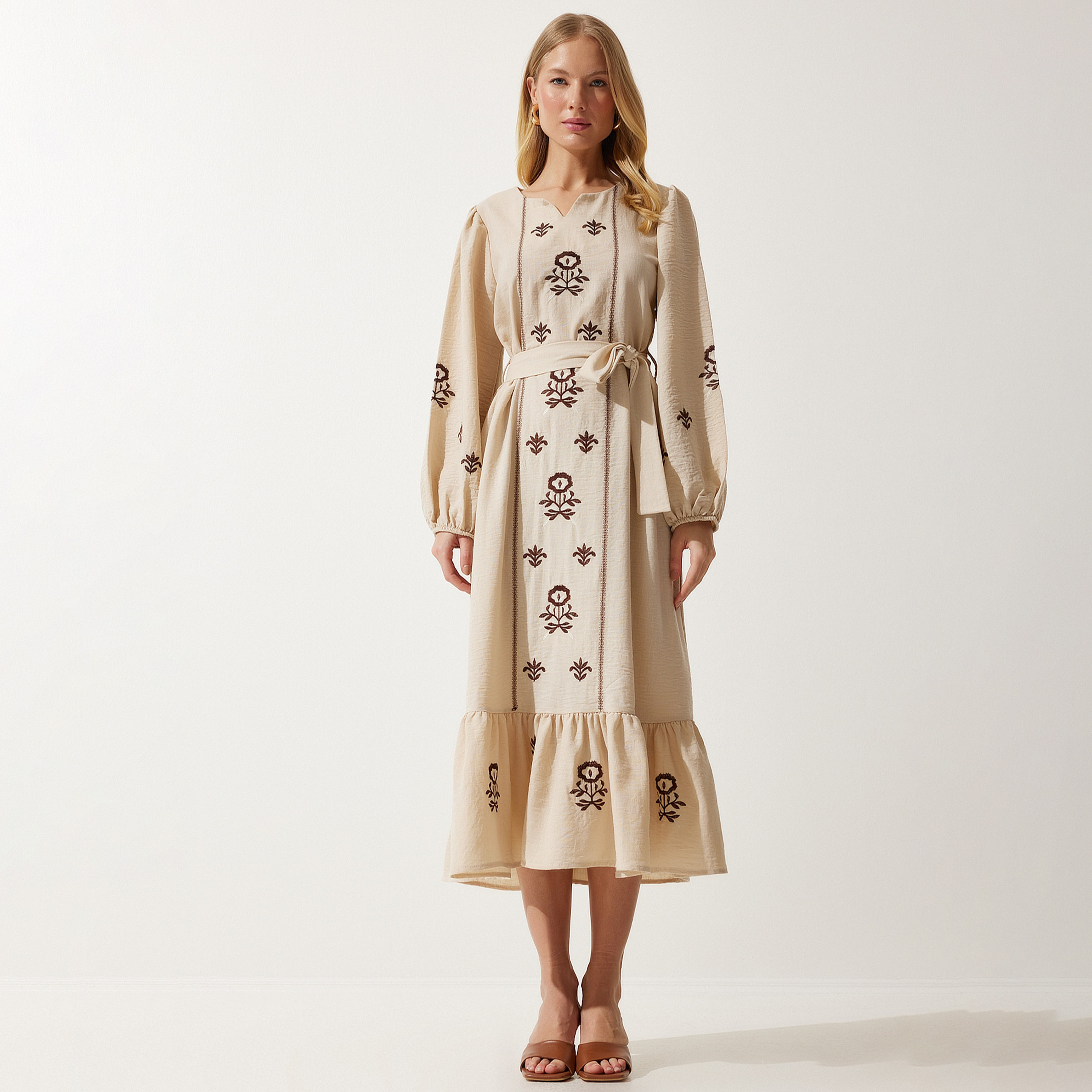 فستان نسائي ميدي أبيض مطرز من سعادة إسطنبول بأكمام منتفخة مطرز-women-clothing-dresses-image-5