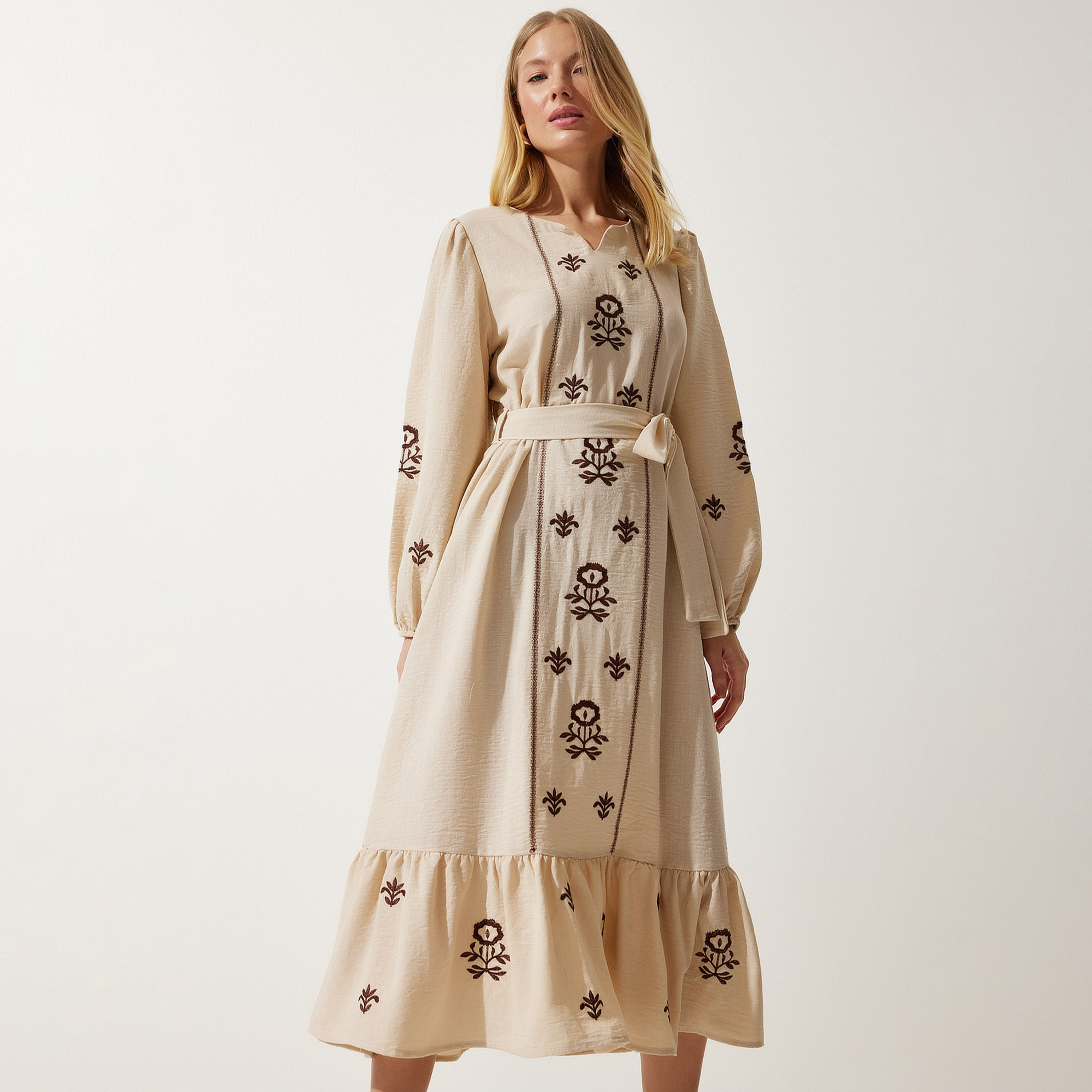 فستان نسائي ميدي أبيض مطرز من سعادة إسطنبول بأكمام منتفخة مطرز-women-clothing-dresses-image-9
