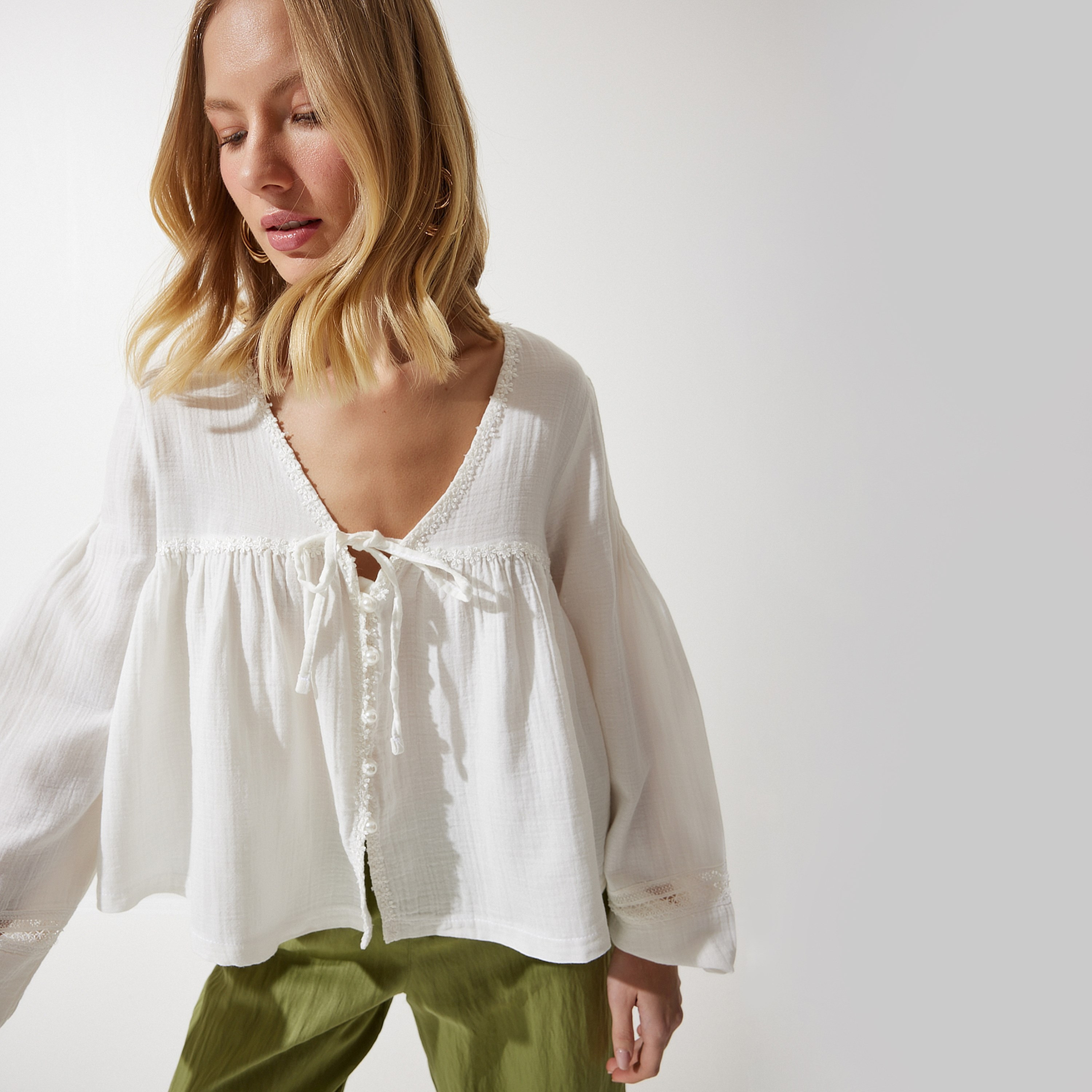Happiness Istanbul White Flower and Pearl Detailed Muslin Women's Blouse-women-clothing-shirtsandblouses-blouses-image-4