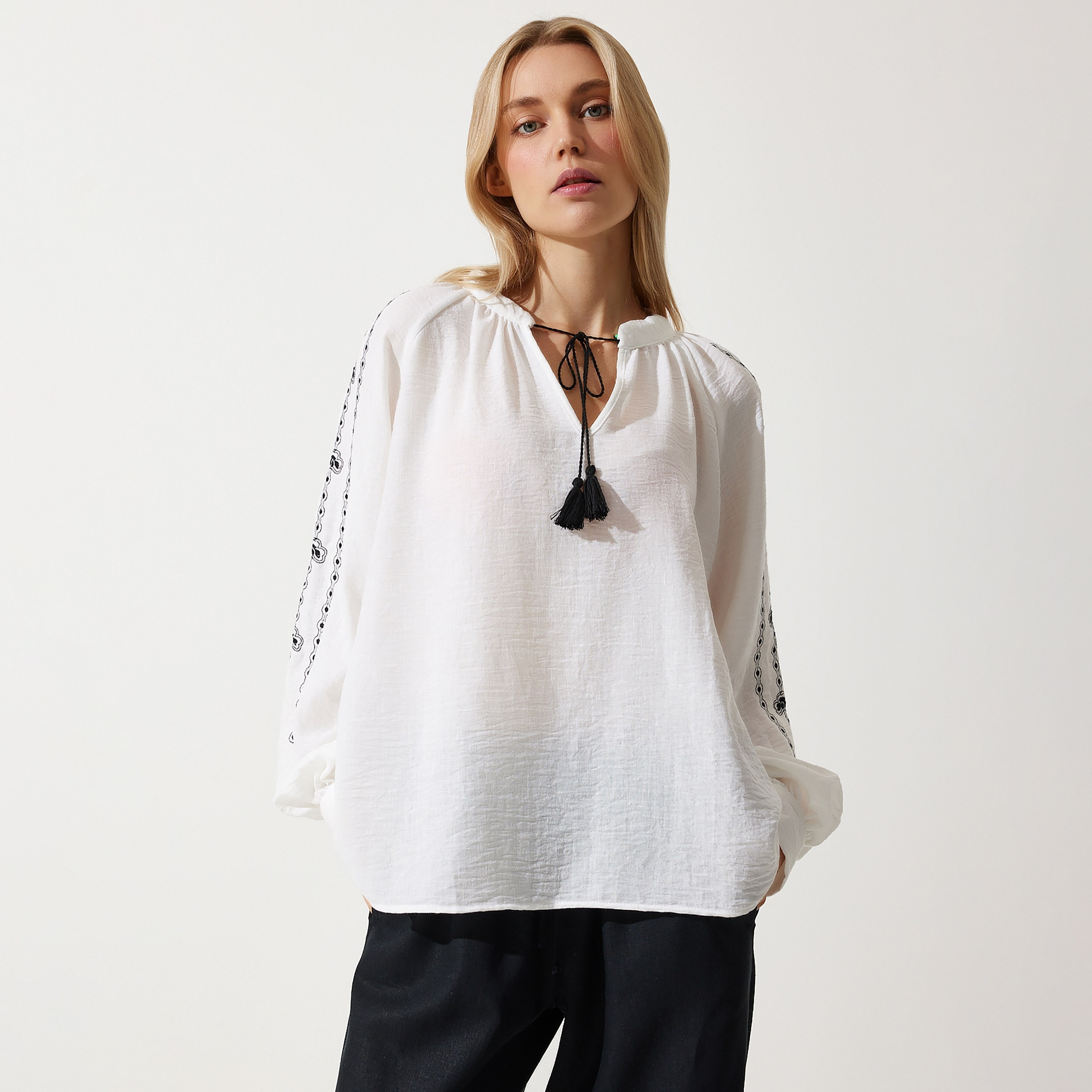 سعادة إسطنبول أكمام بالونات من الكتان المطرز بلوزة نسائية بيضاء-women-clothing-shirtsandblouses-blouses-image-1
