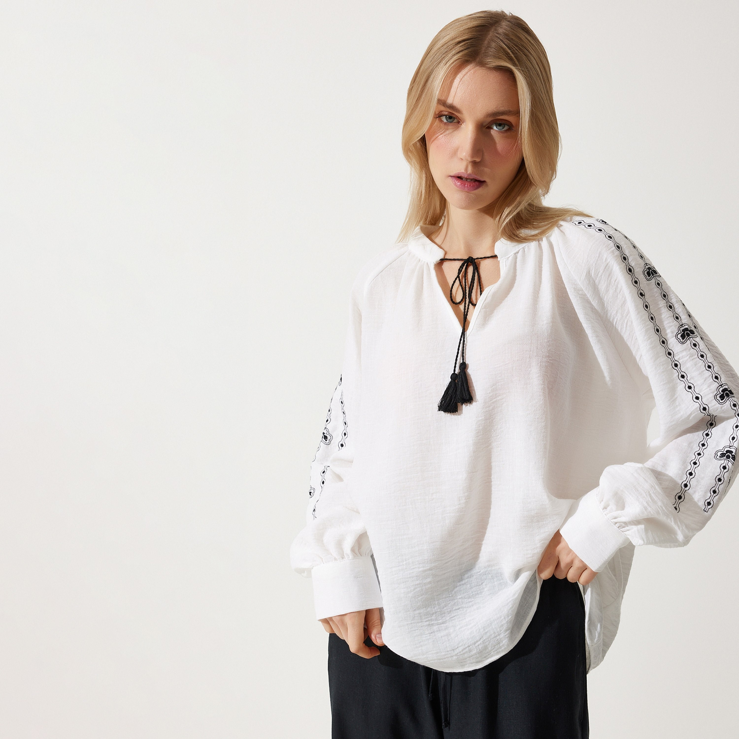 سعادة إسطنبول أكمام بالونات من الكتان المطرز بلوزة نسائية بيضاء-women-clothing-shirtsandblouses-blouses-image-2
