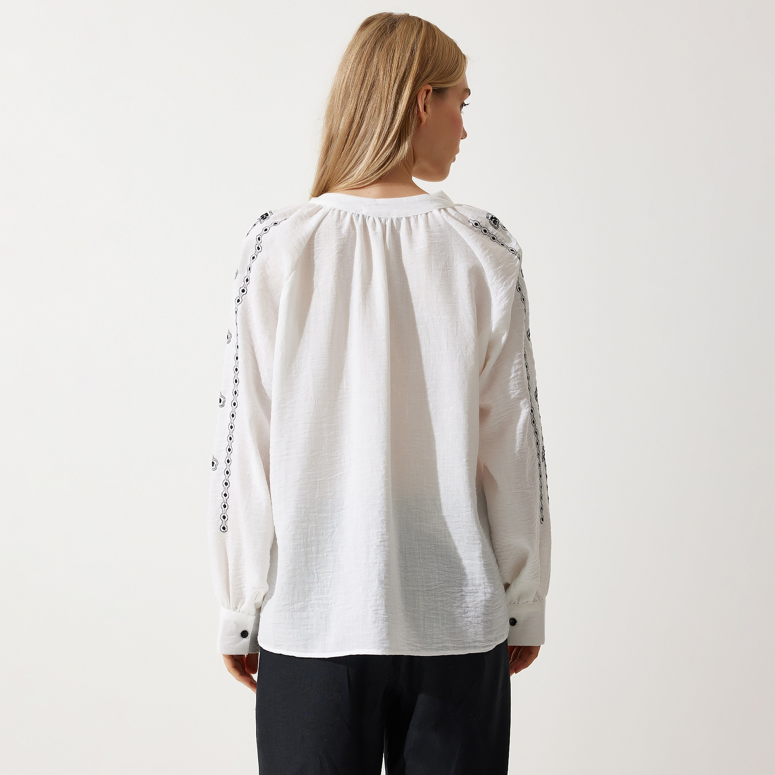 سعادة إسطنبول أكمام بالونات من الكتان المطرز بلوزة نسائية بيضاء-women-clothing-shirtsandblouses-blouses-image-3